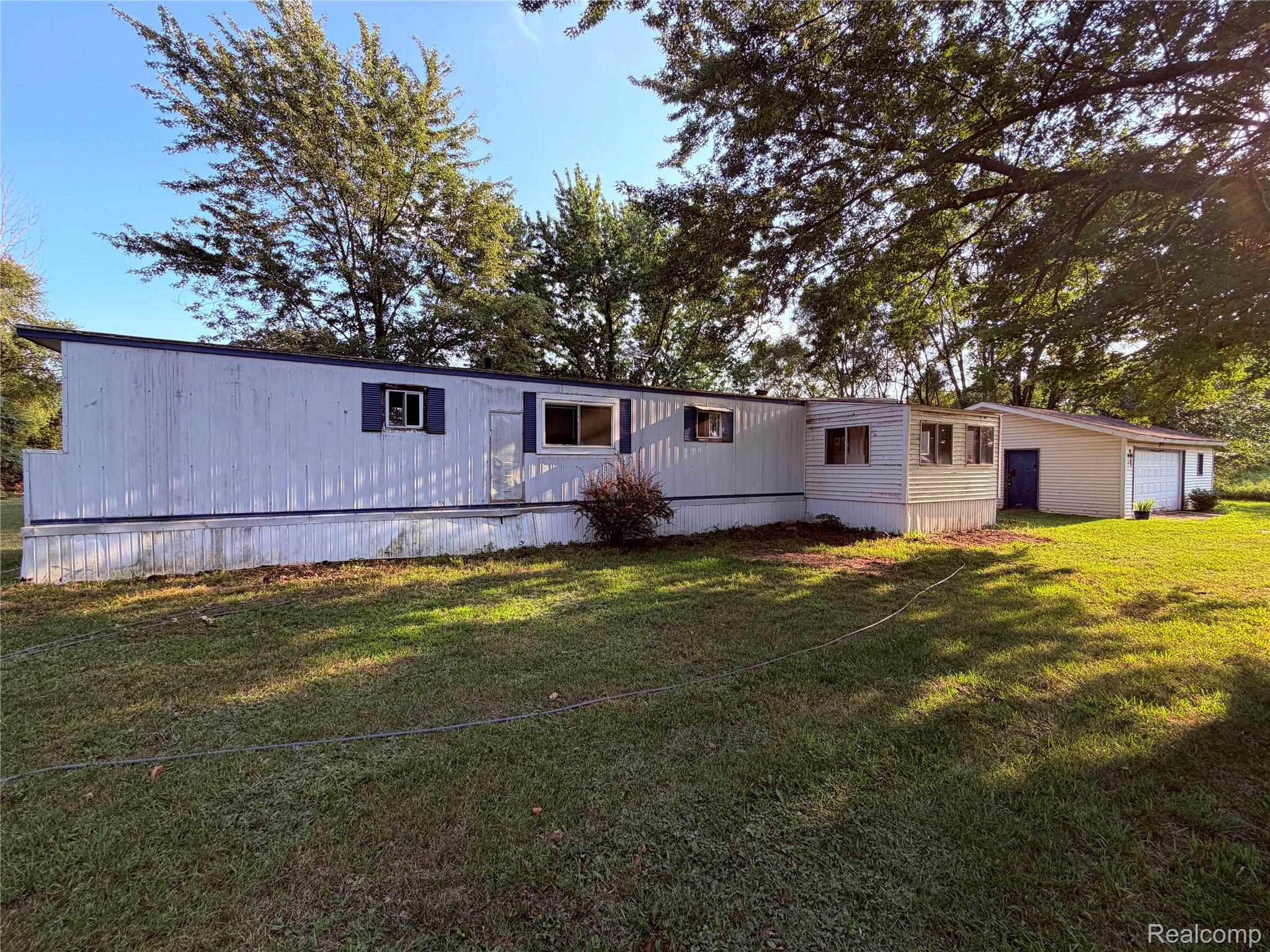 5656 Delong Road Property Photo 6