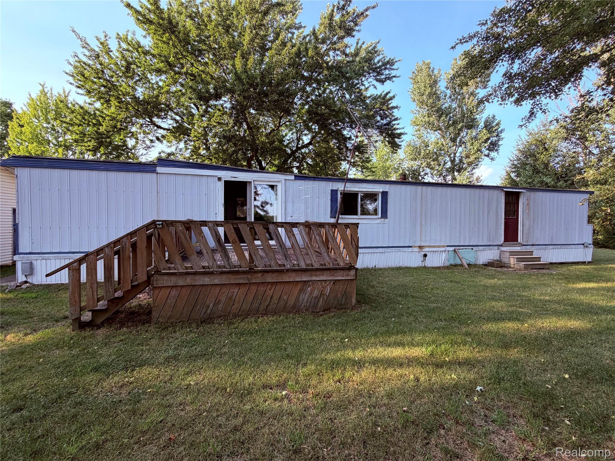 5656 Delong Road Property Photo 9