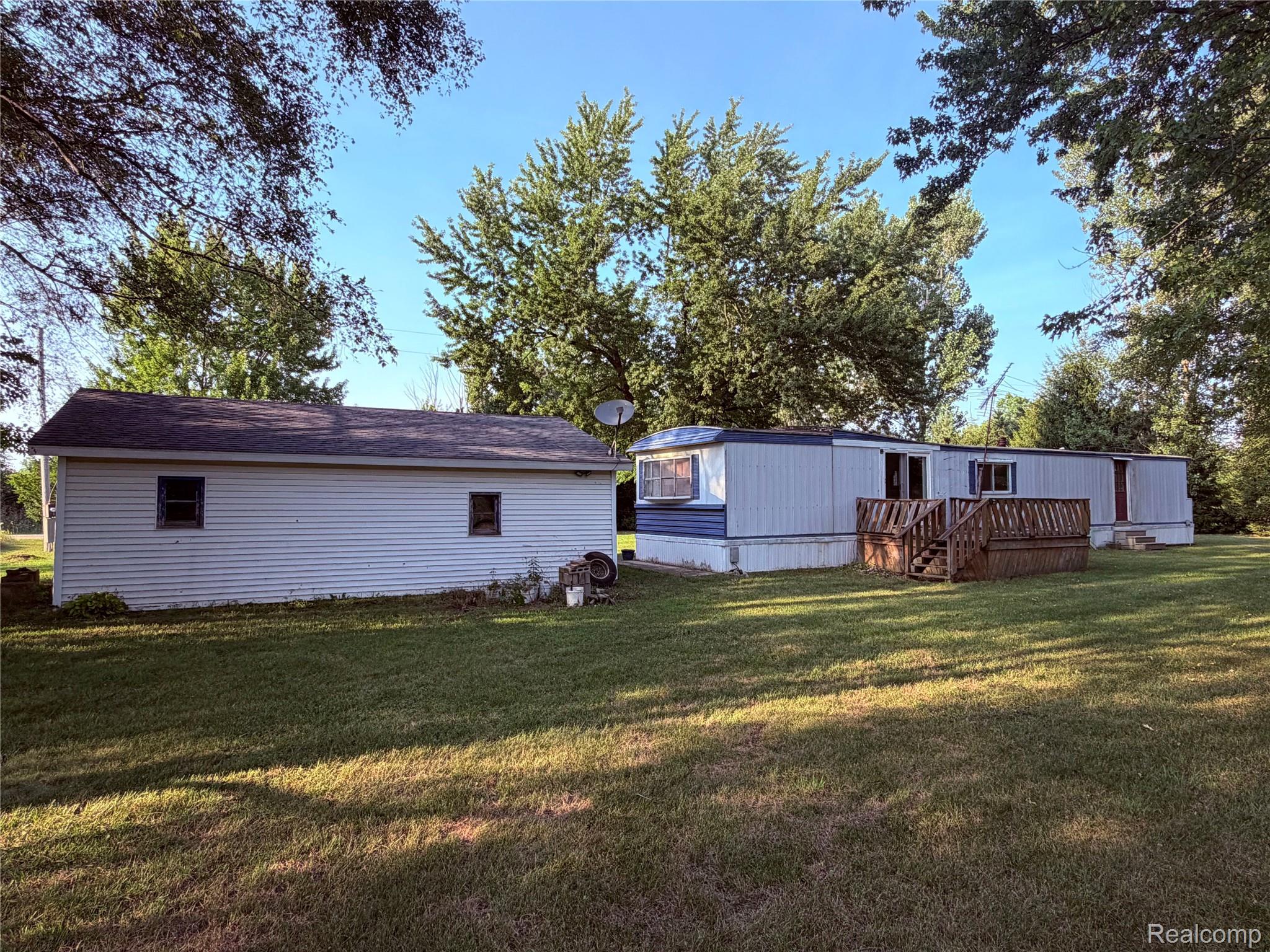 5656 Delong Road Property Photo 10