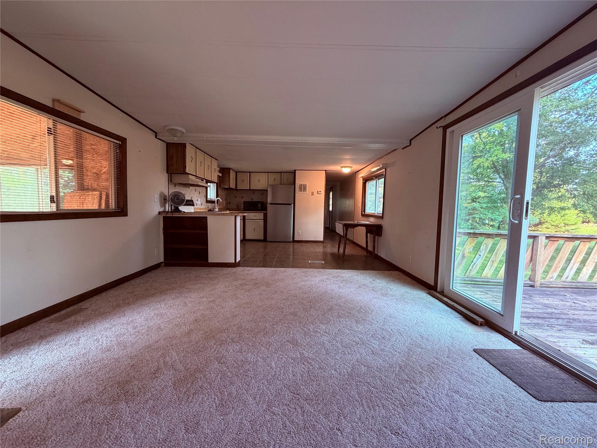 5656 Delong Road Property Photo 16