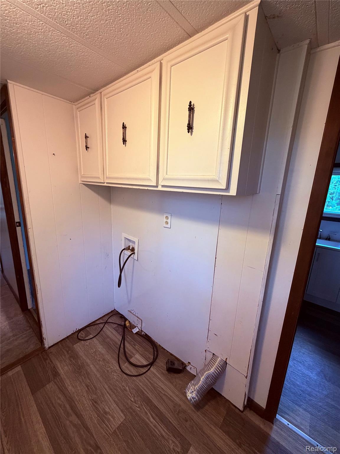 5656 Delong Road Property Photo 18