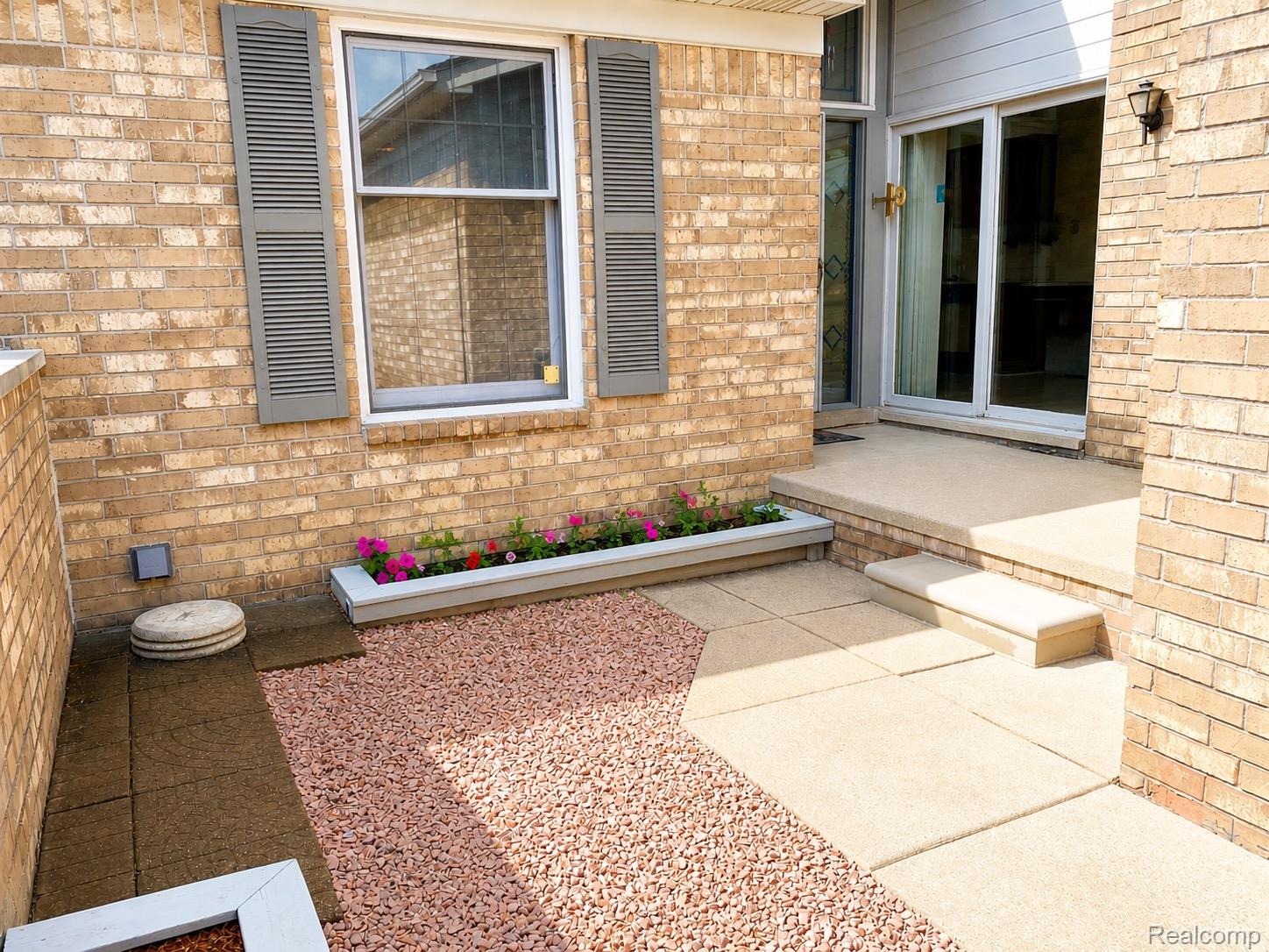 48781 Mill Bank Court Property Photo 3