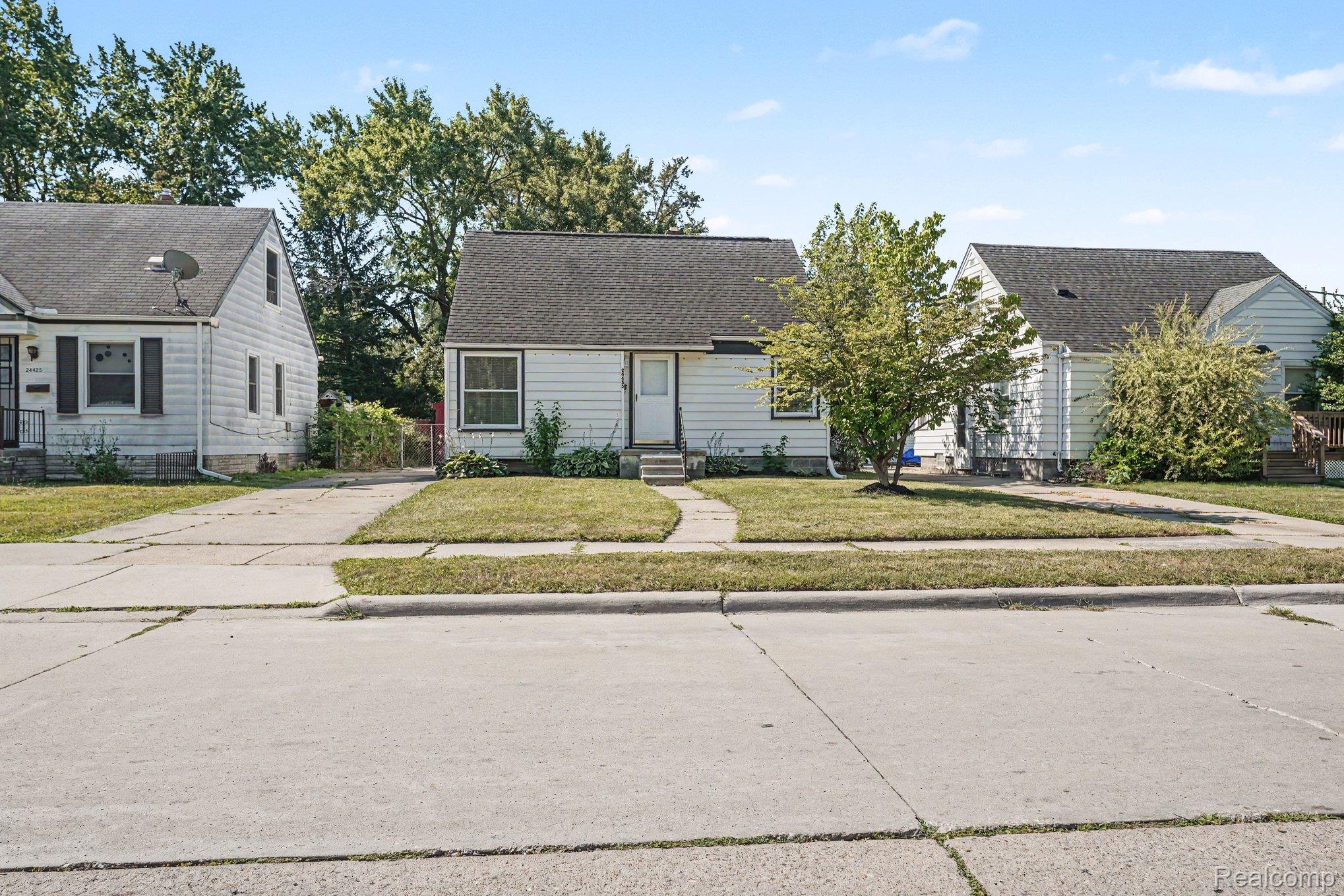 24435 Colgate Street Property Photo 3
