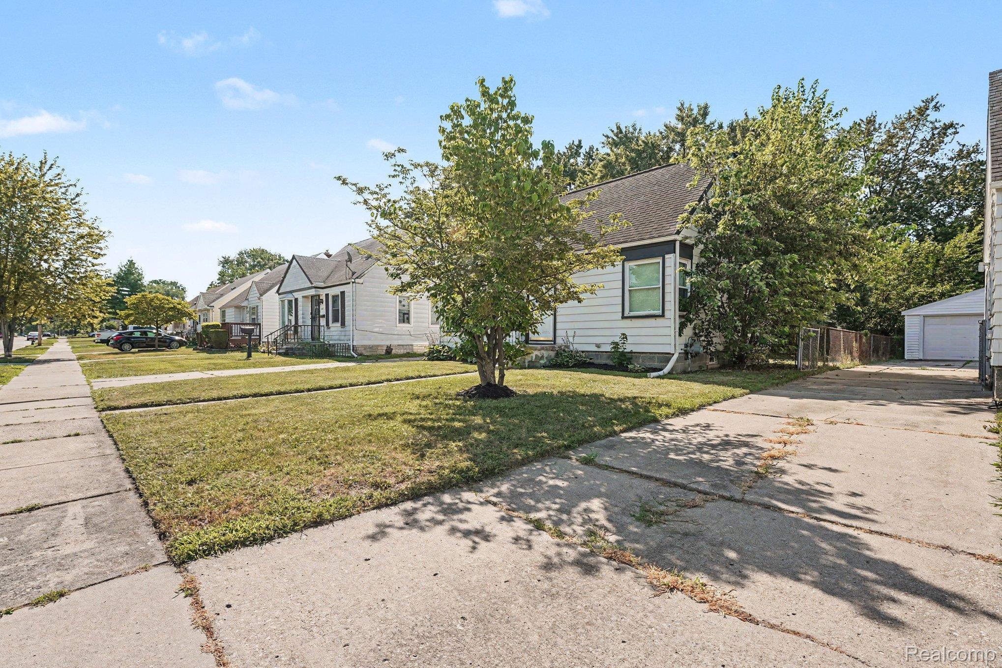 24435 Colgate Street Property Photo 4