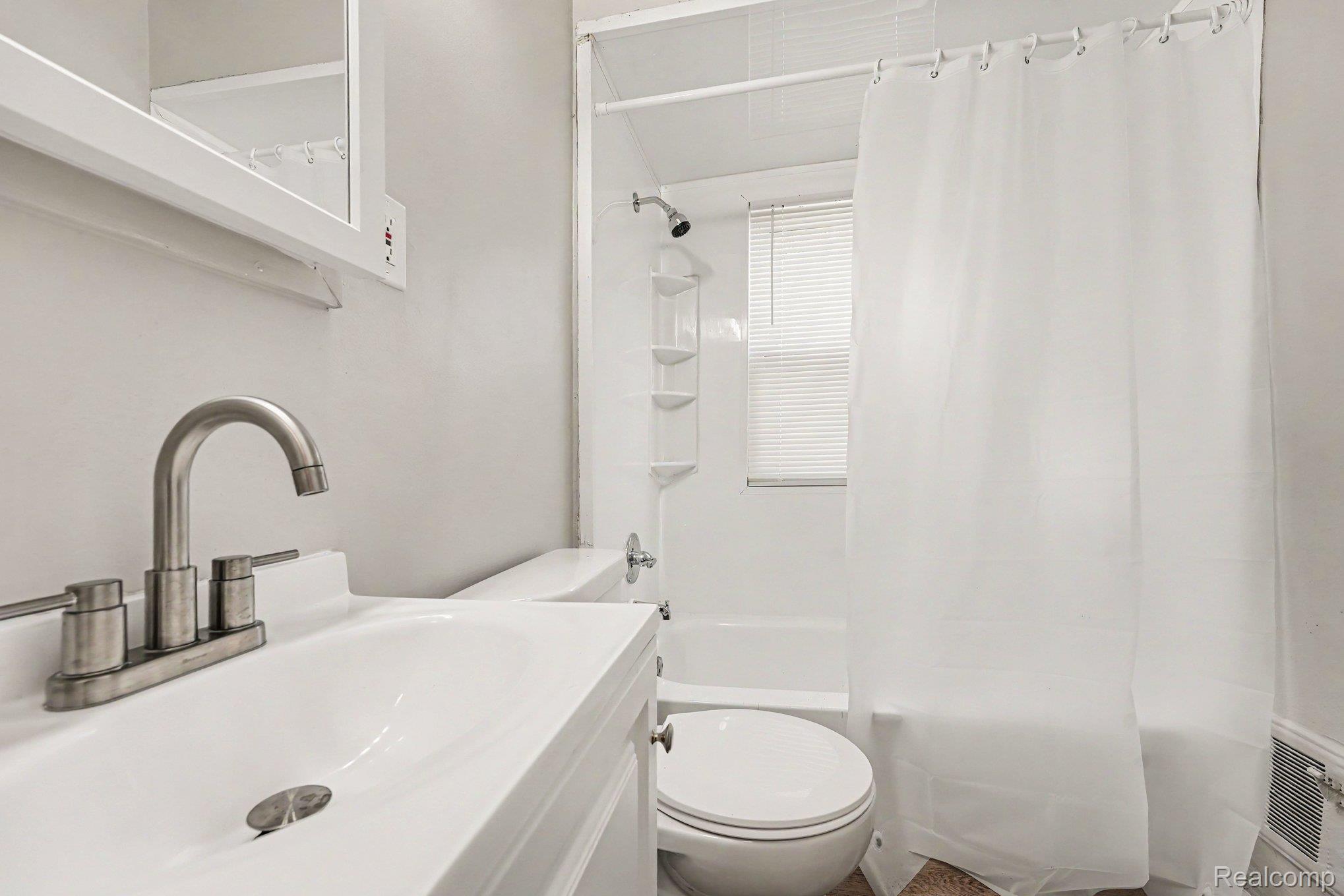 24435 Colgate Street Property Photo 17
