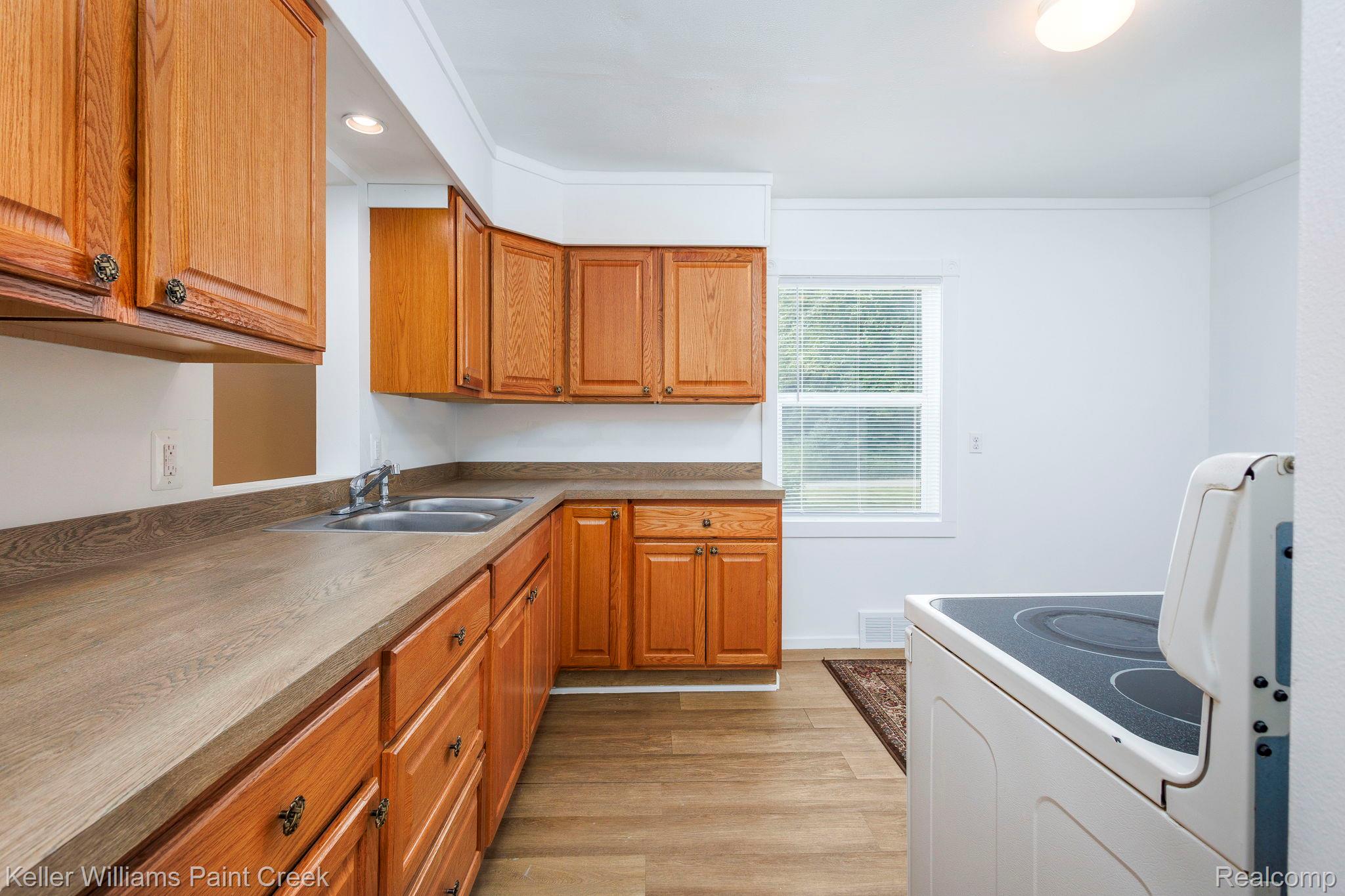 2244 Hammerslea Road Property Photo 5