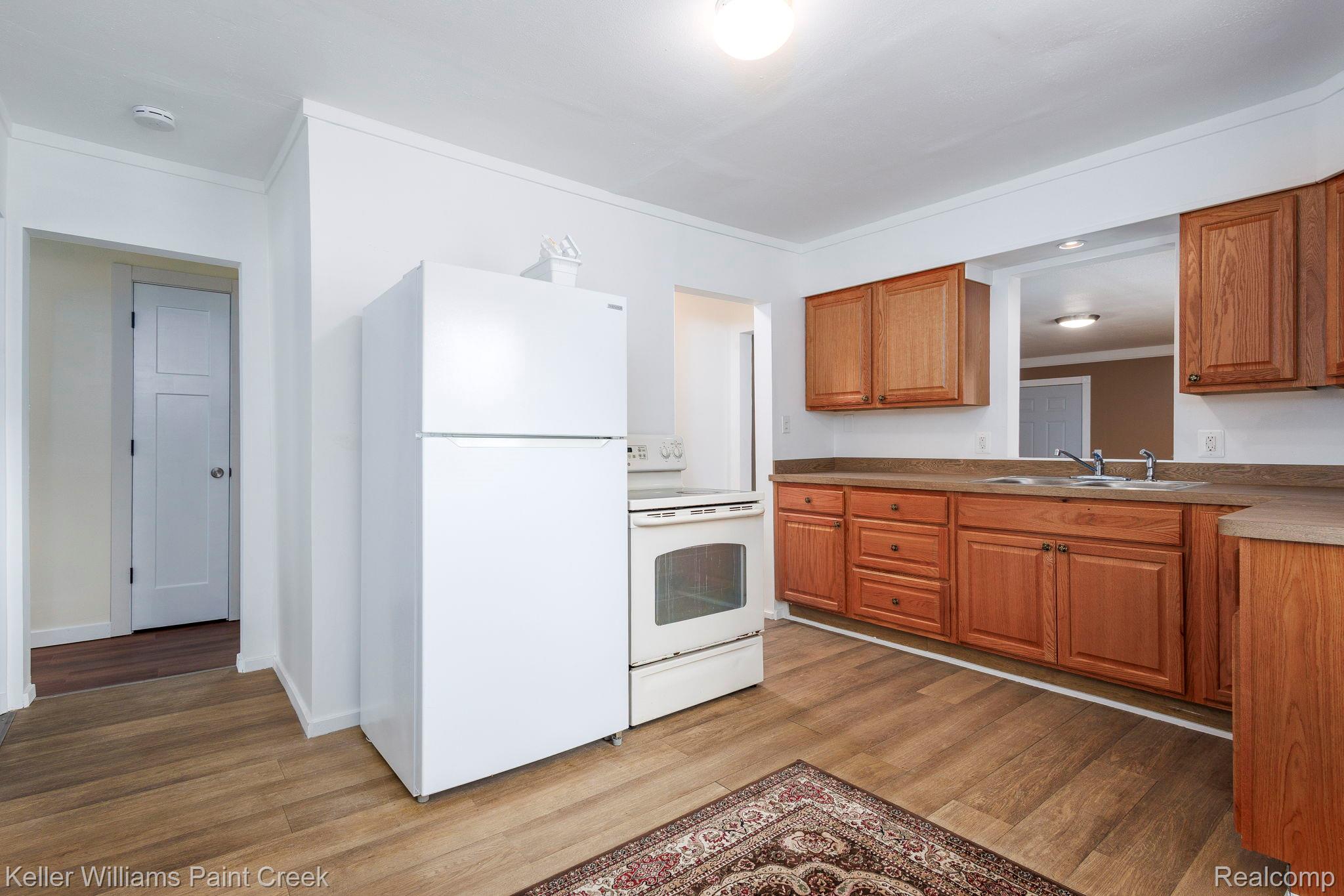 2244 Hammerslea Road Property Photo 6