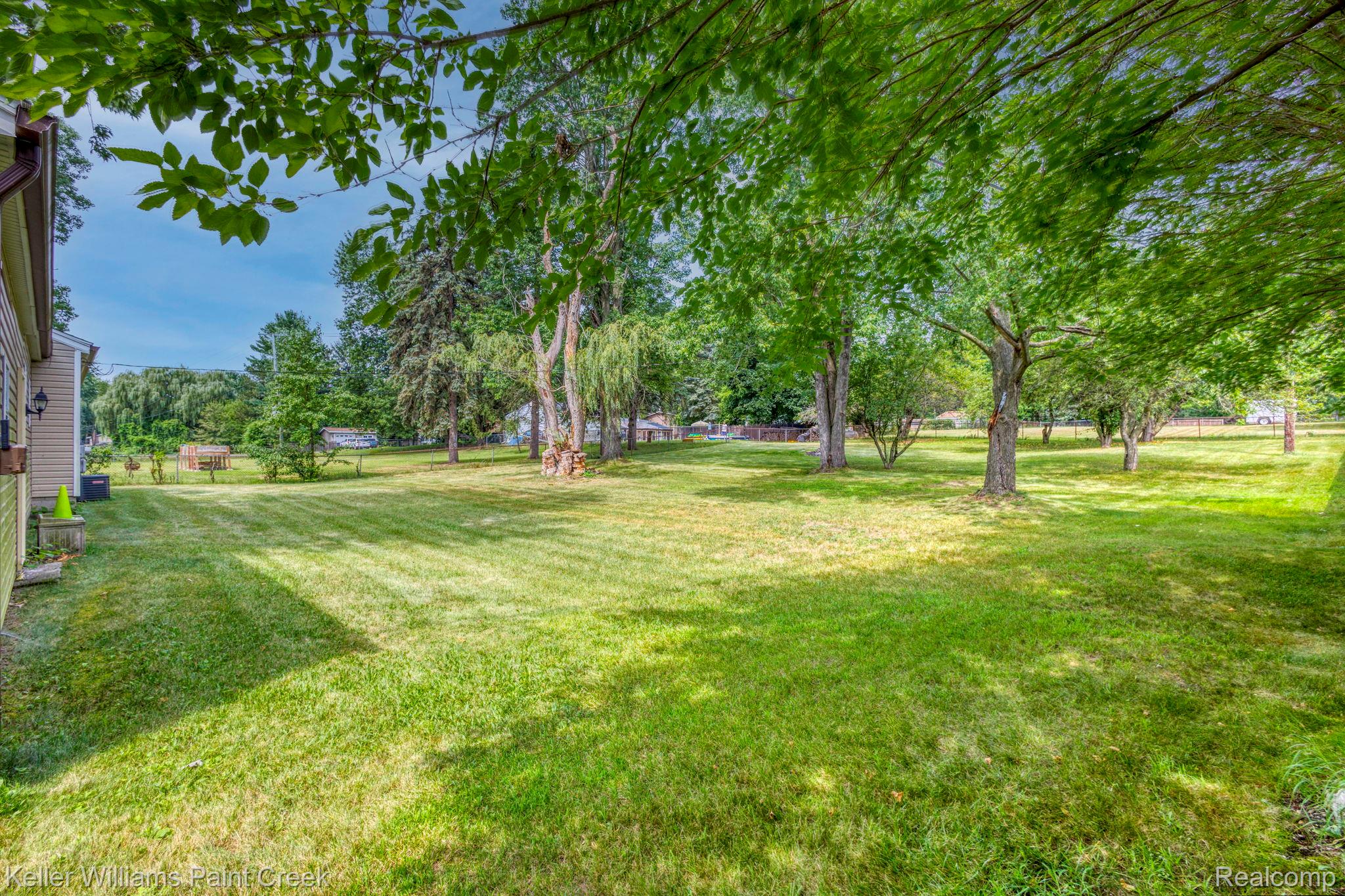2244 Hammerslea Road Property Photo 14