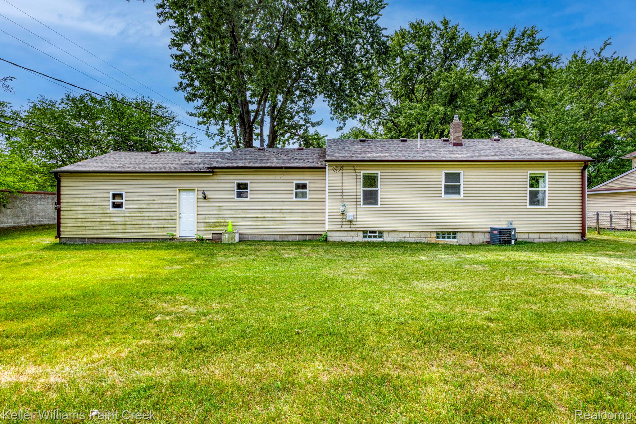 2244 Hammerslea Road Property Photo 15