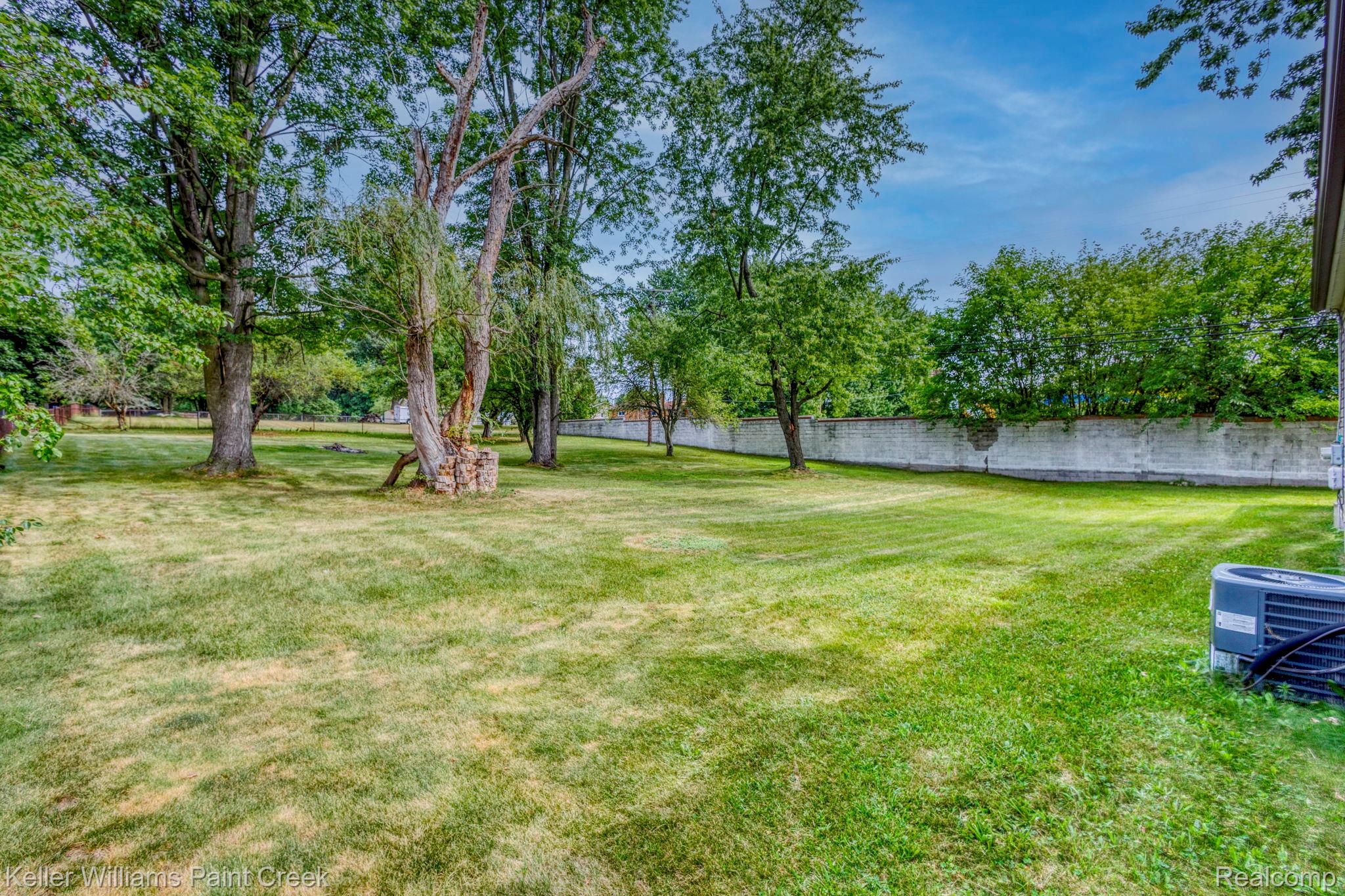 2244 Hammerslea Road Property Photo 16