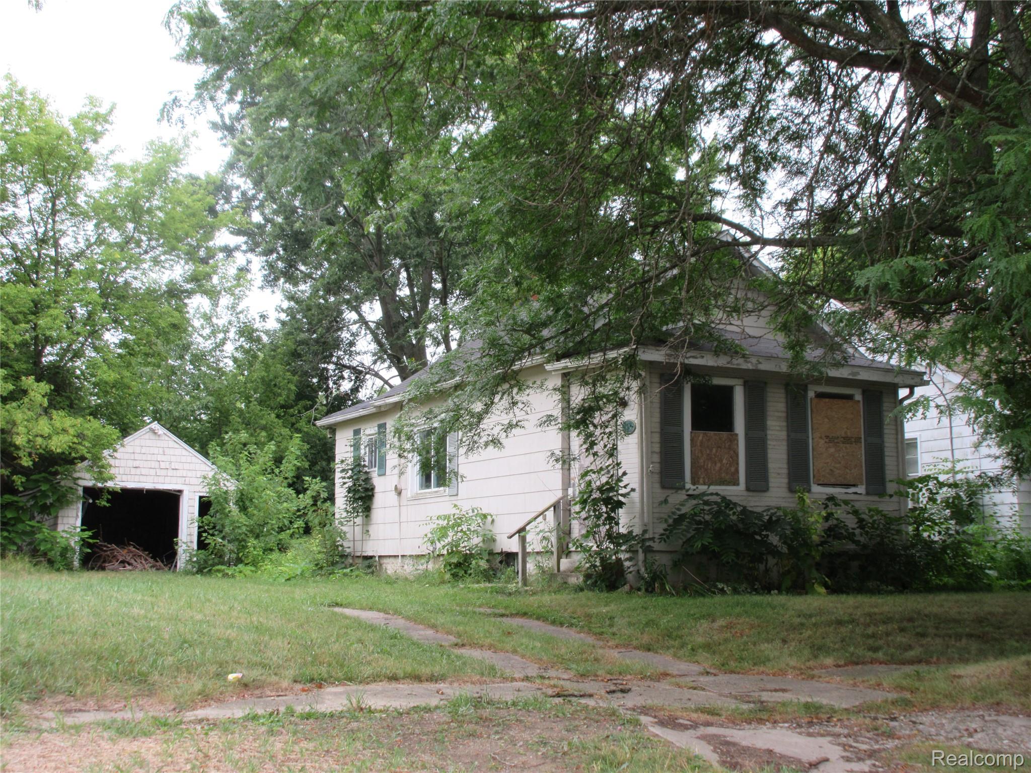 915 Stocker Avenue Property Photo 1