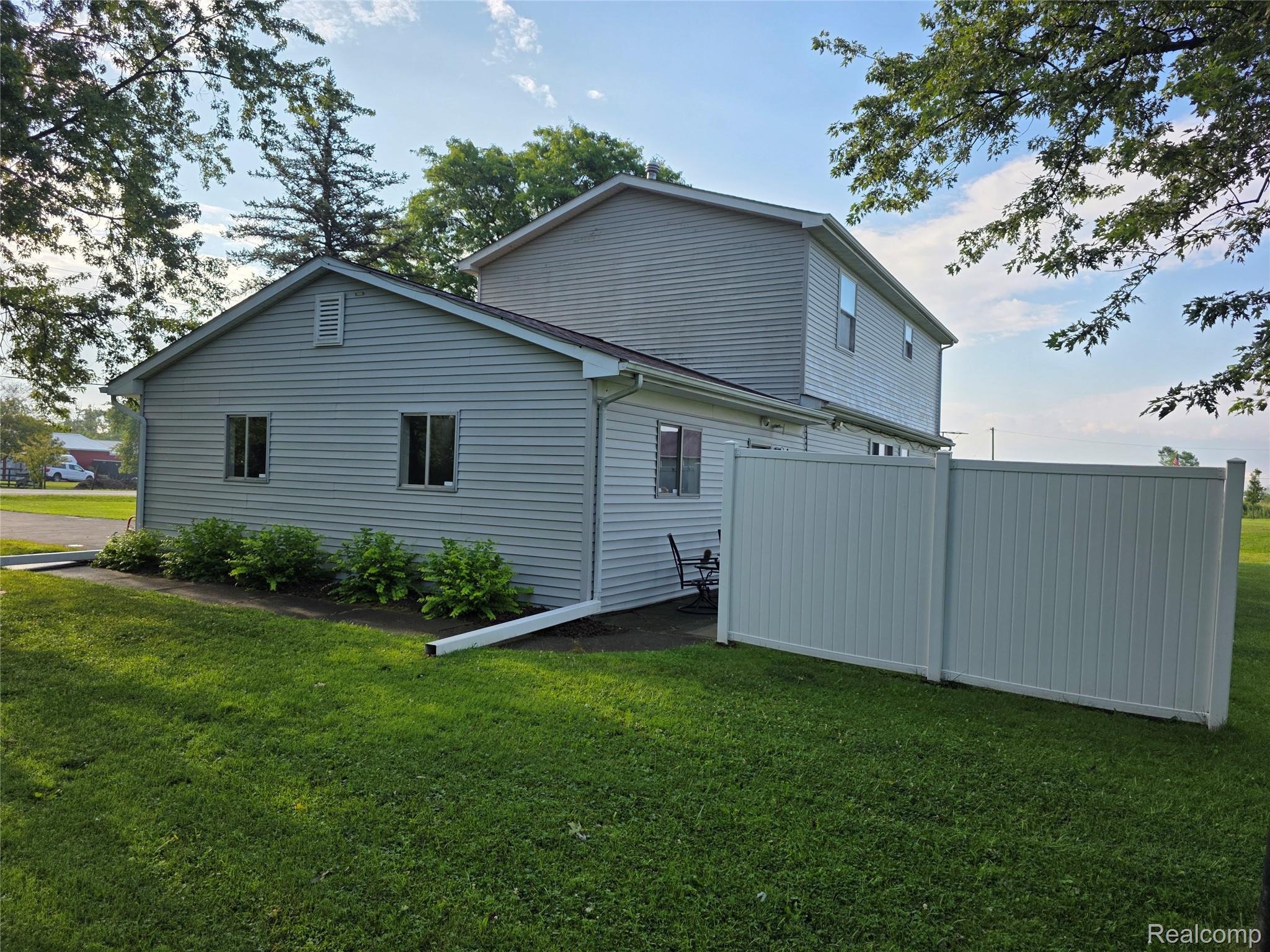 60885 Indian Trail Property Photo 5