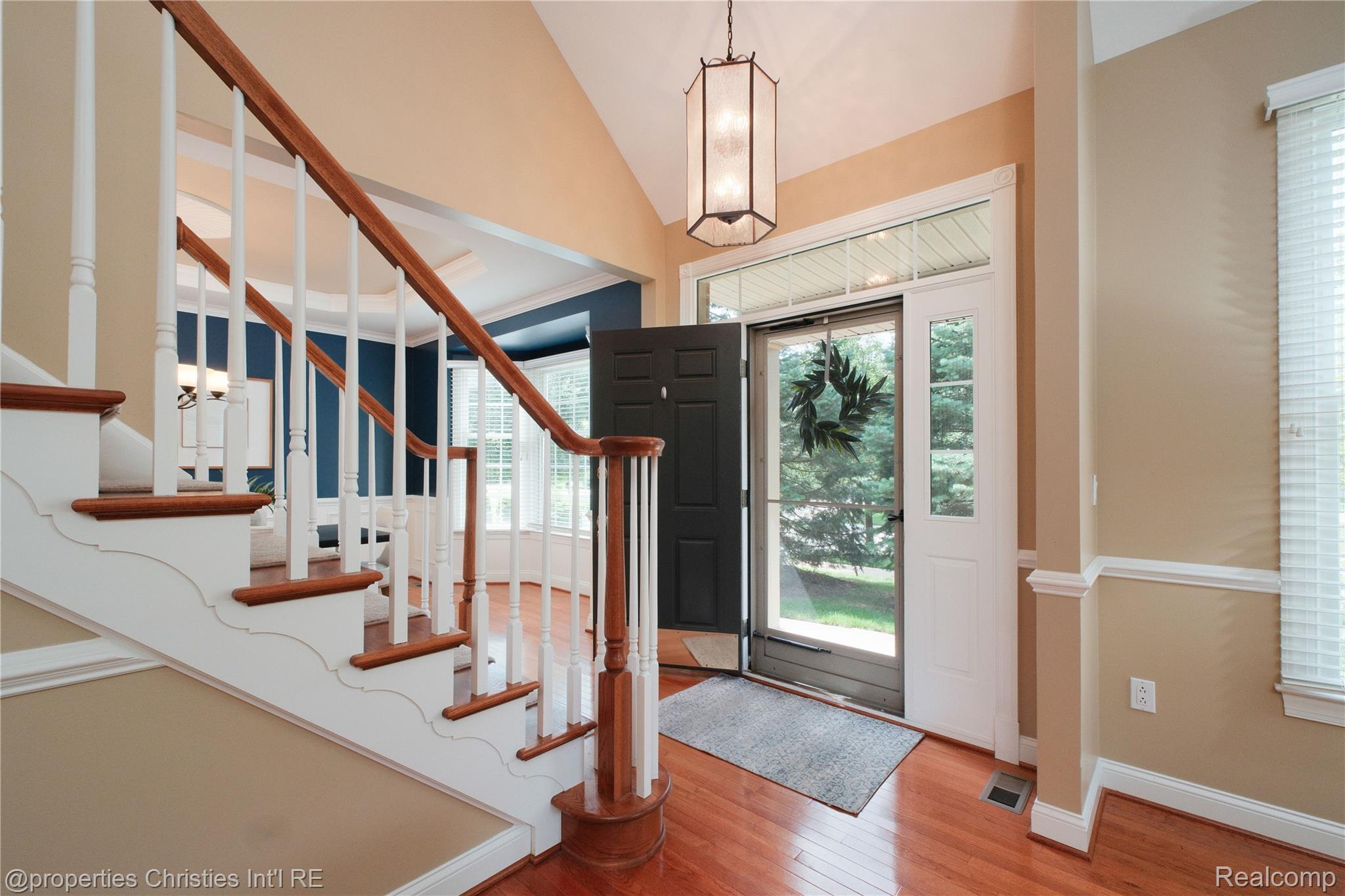 45042 Broadmoor Circle Property Photo 6