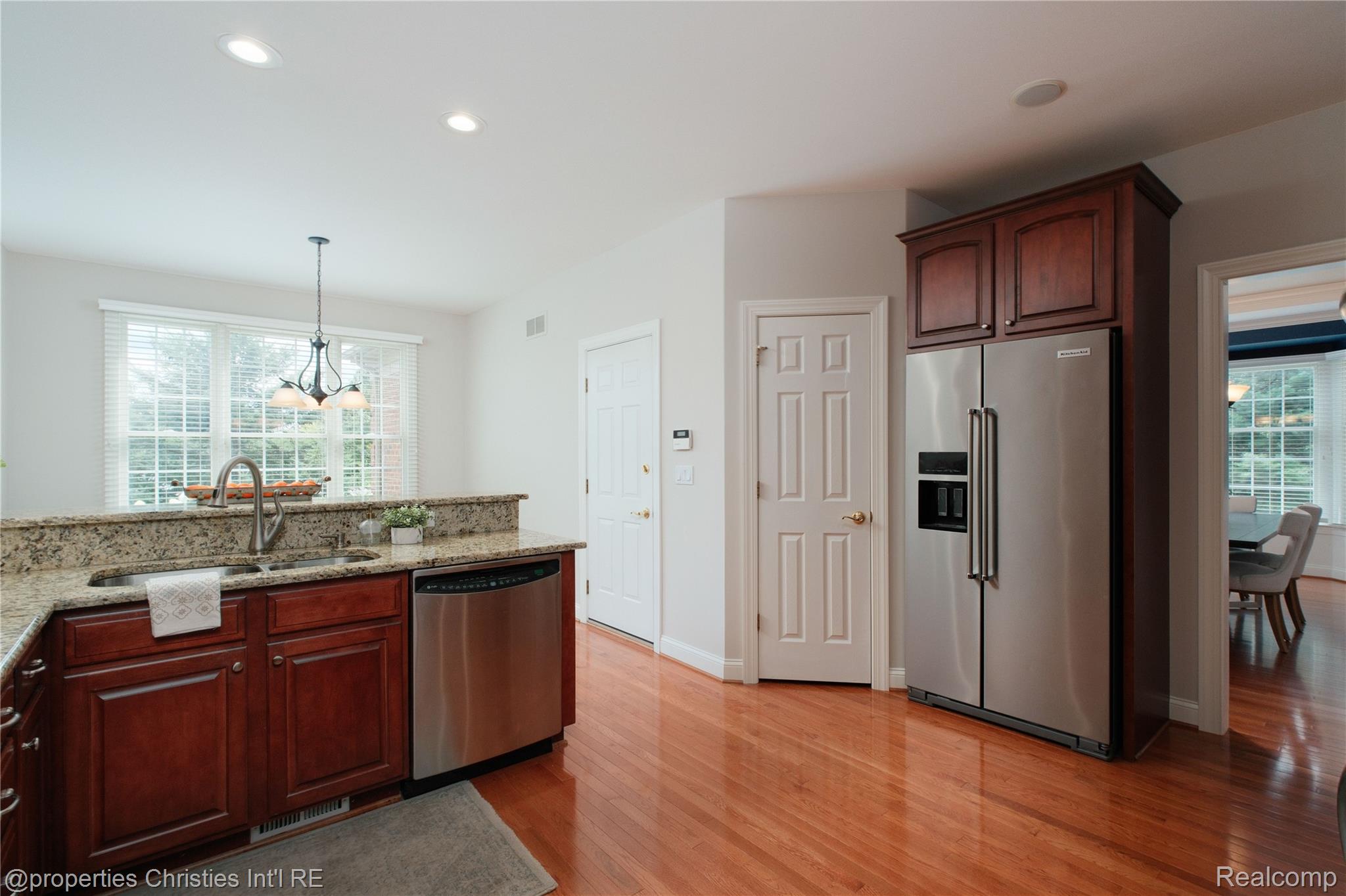 45042 Broadmoor Circle Property Photo 11