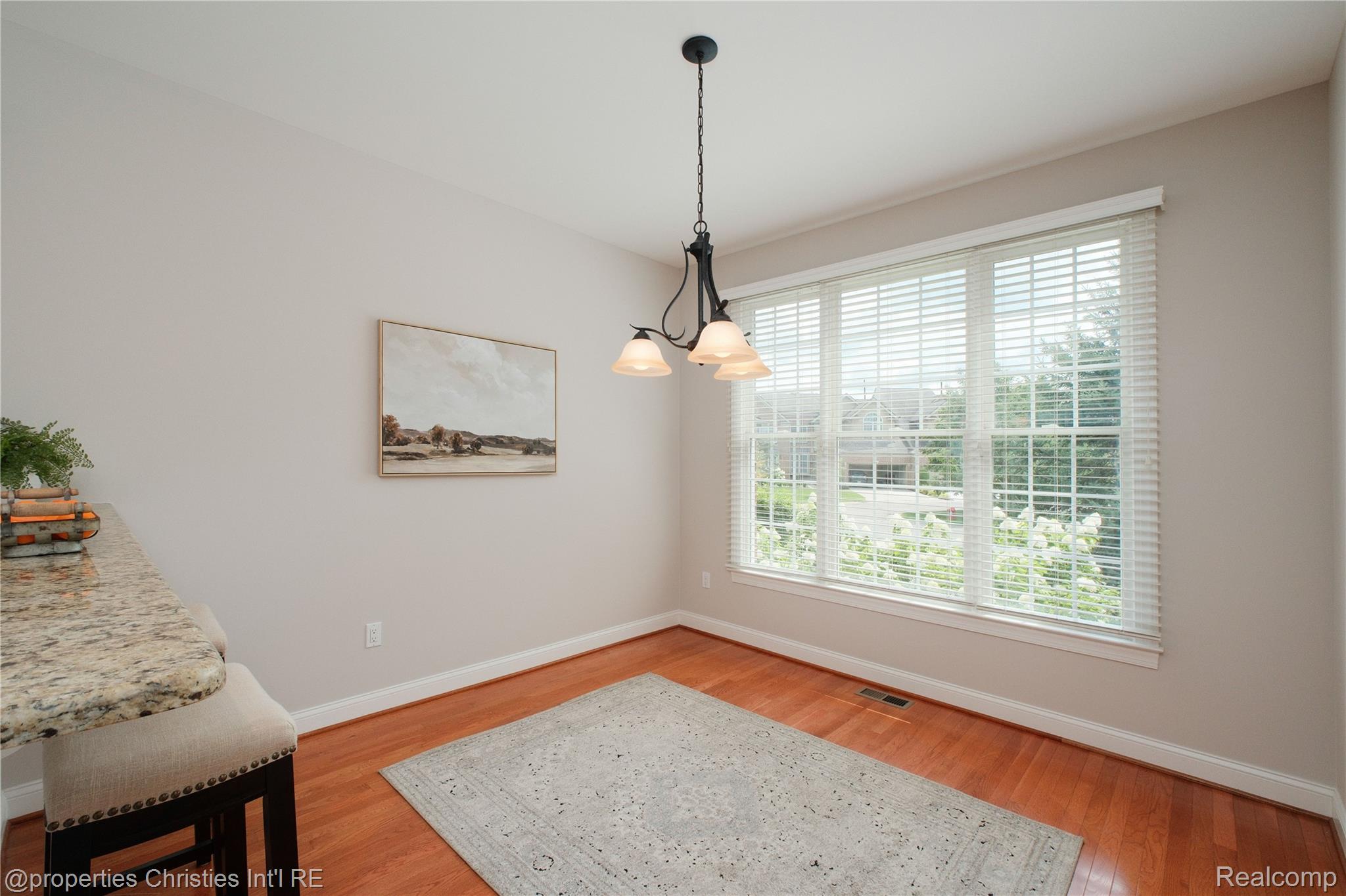 45042 Broadmoor Circle Property Photo 12