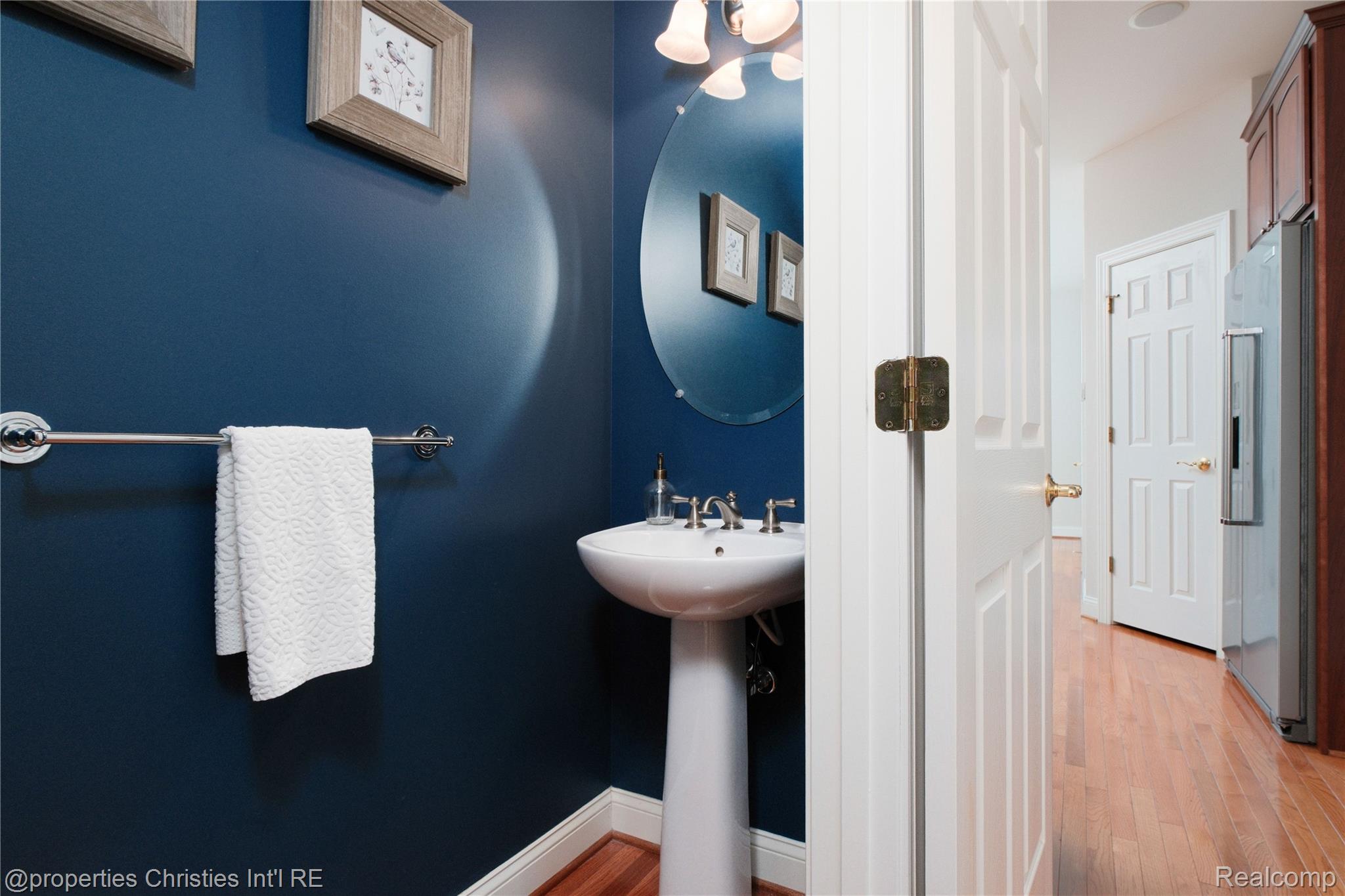 45042 Broadmoor Circle Property Photo 17