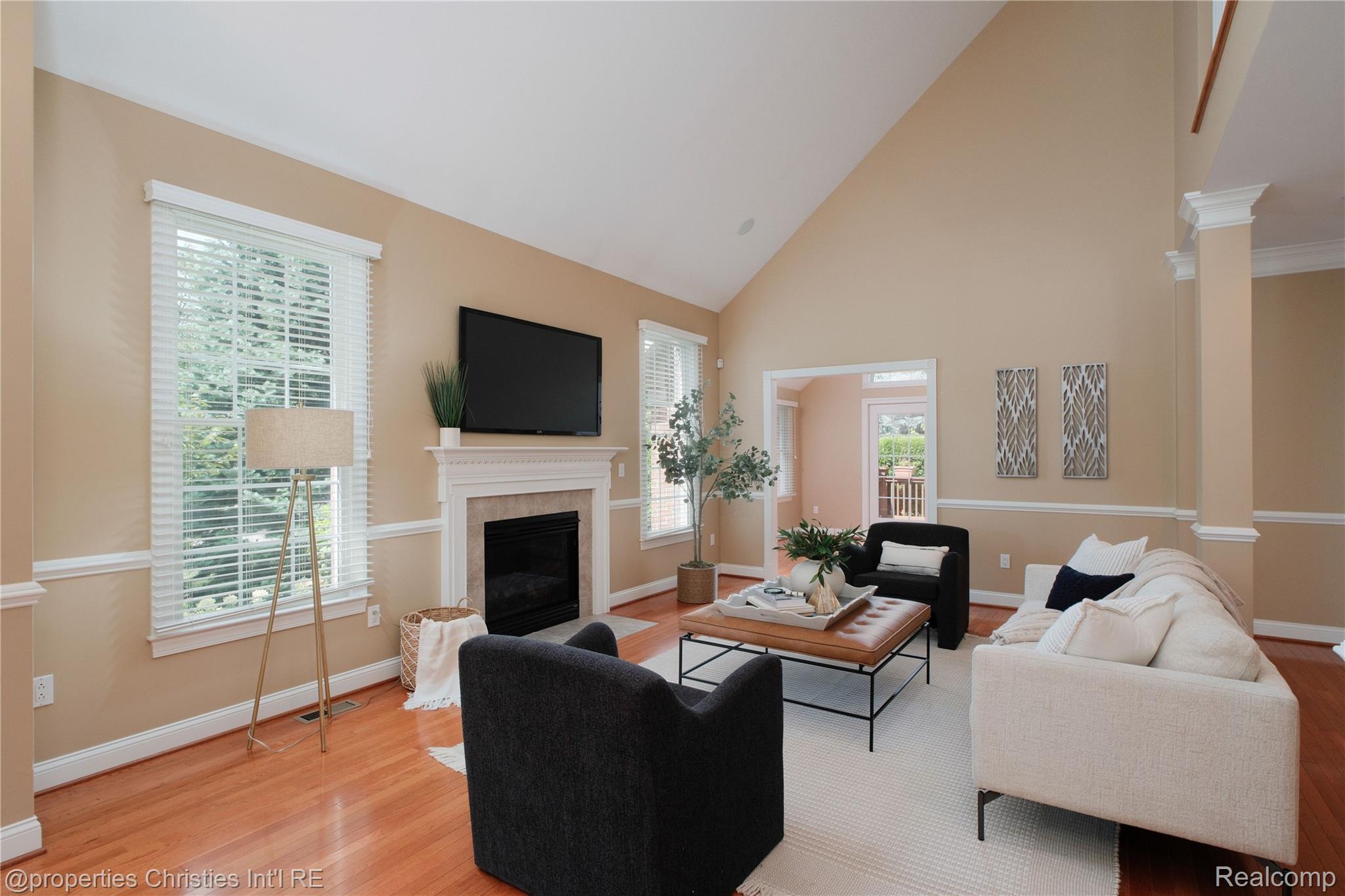 45042 Broadmoor Circle Property Photo 18