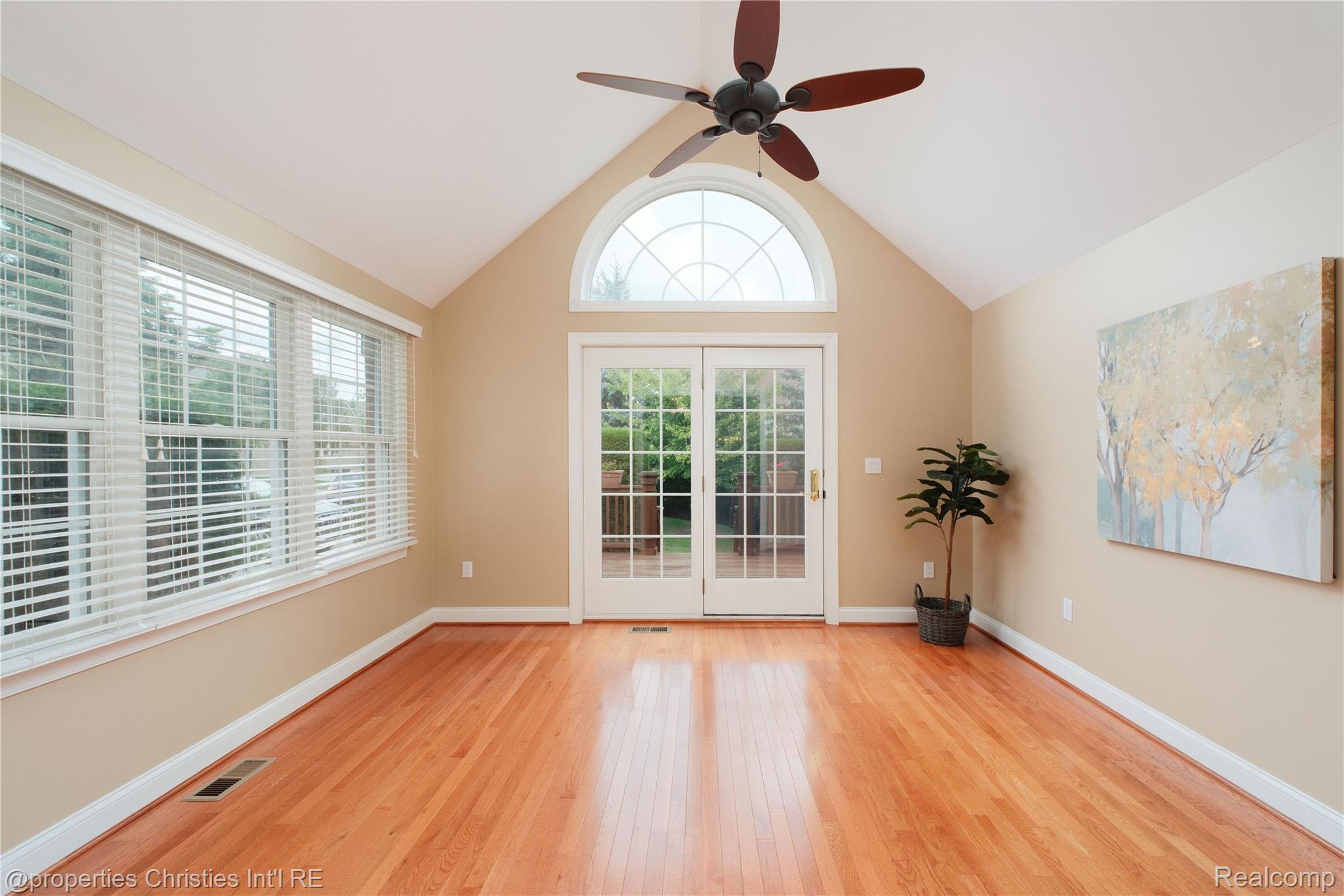 45042 Broadmoor Circle Property Photo 22