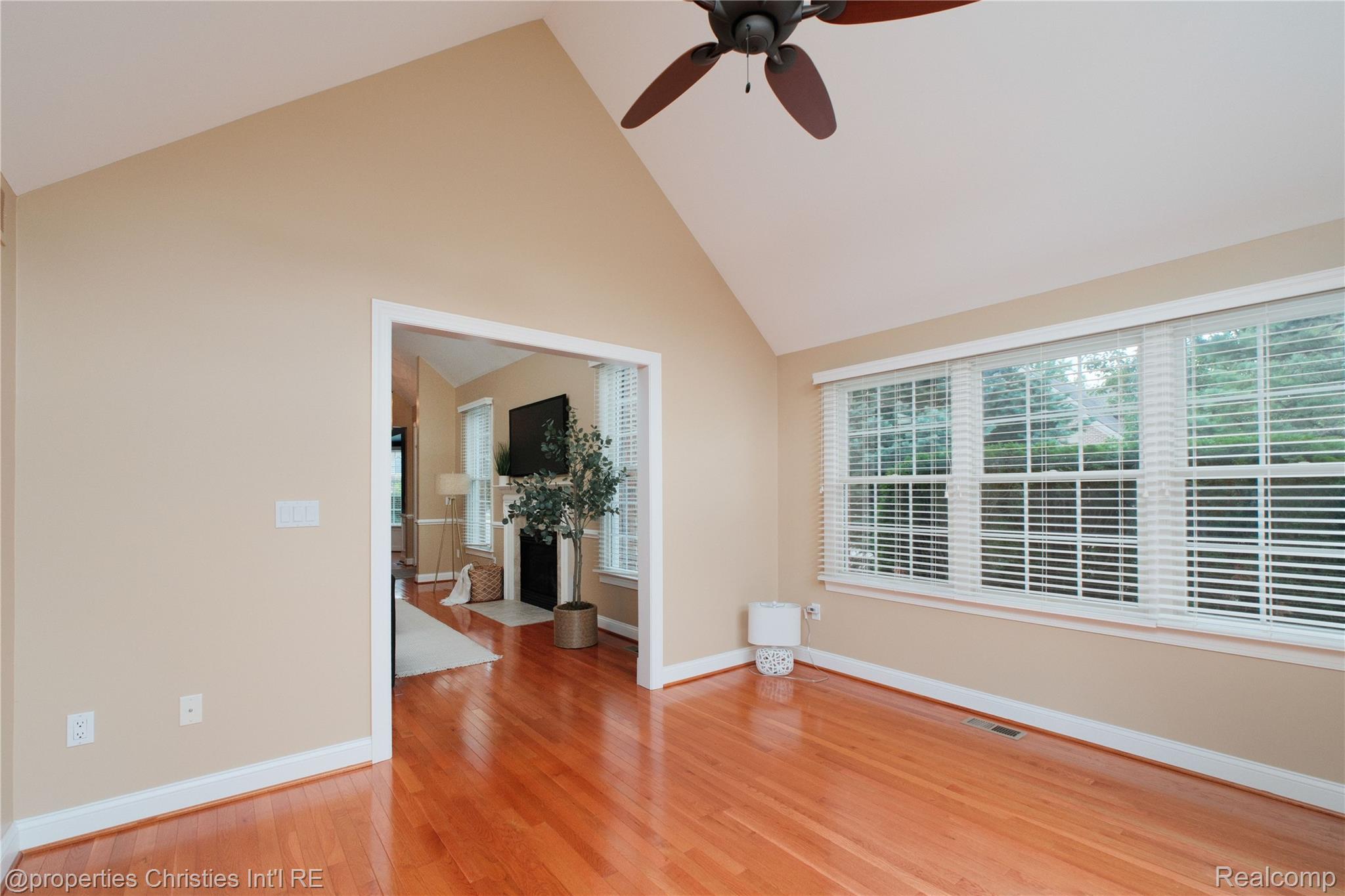 45042 Broadmoor Circle Property Photo 23