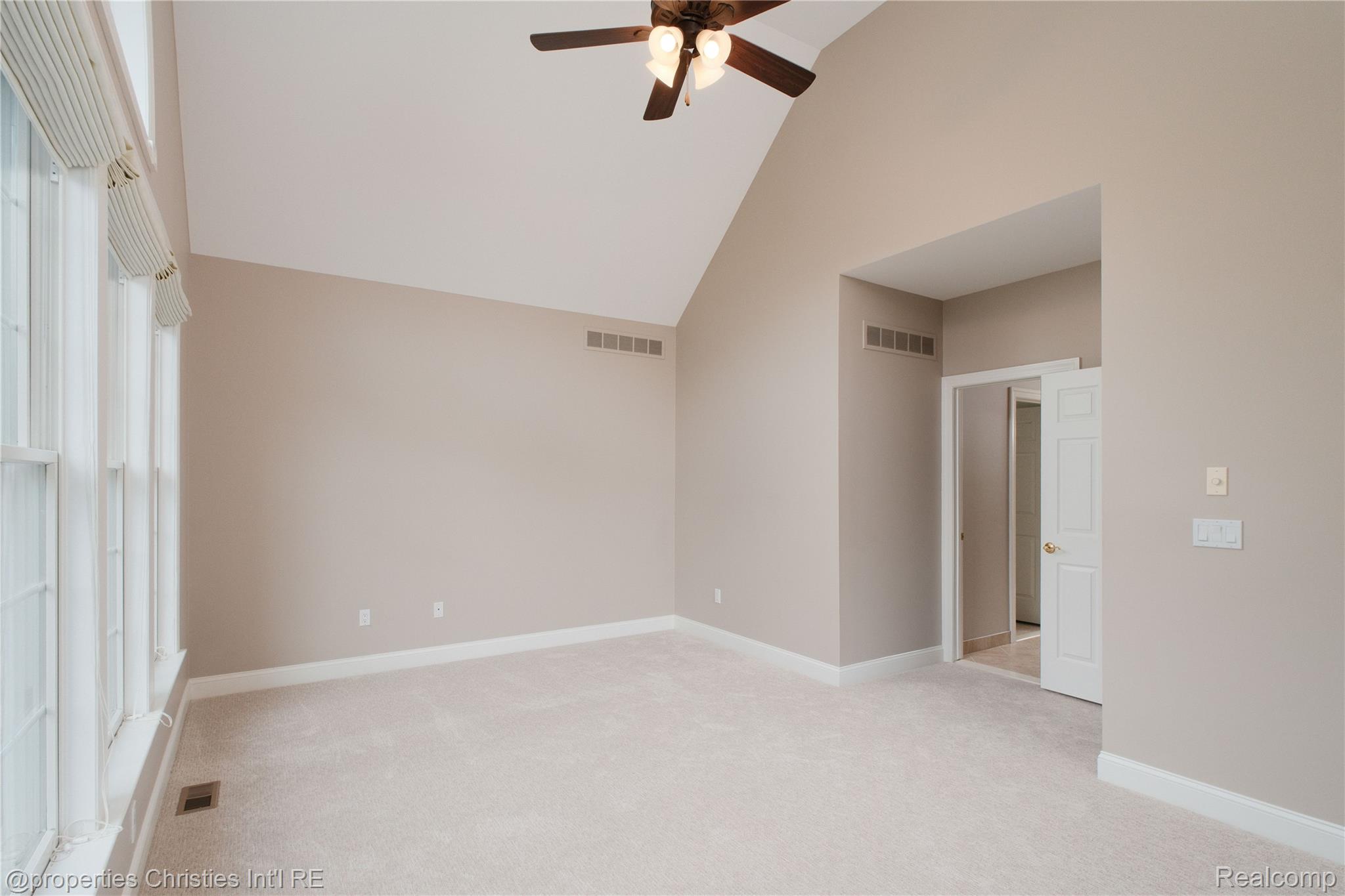 45042 Broadmoor Circle Property Photo 26