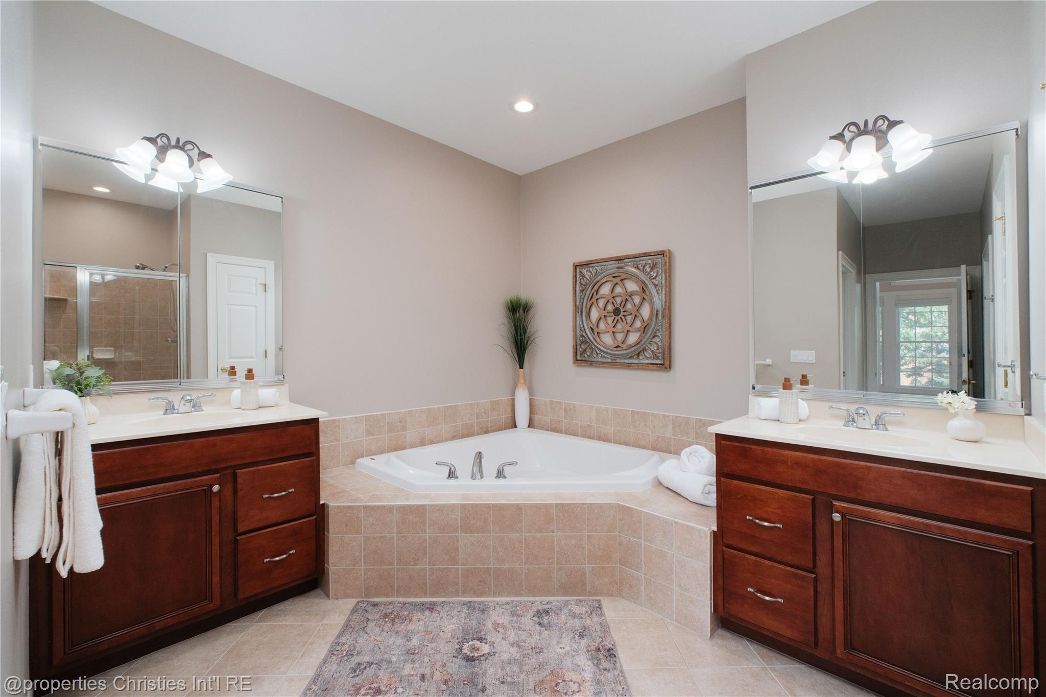 45042 Broadmoor Circle Property Photo 27