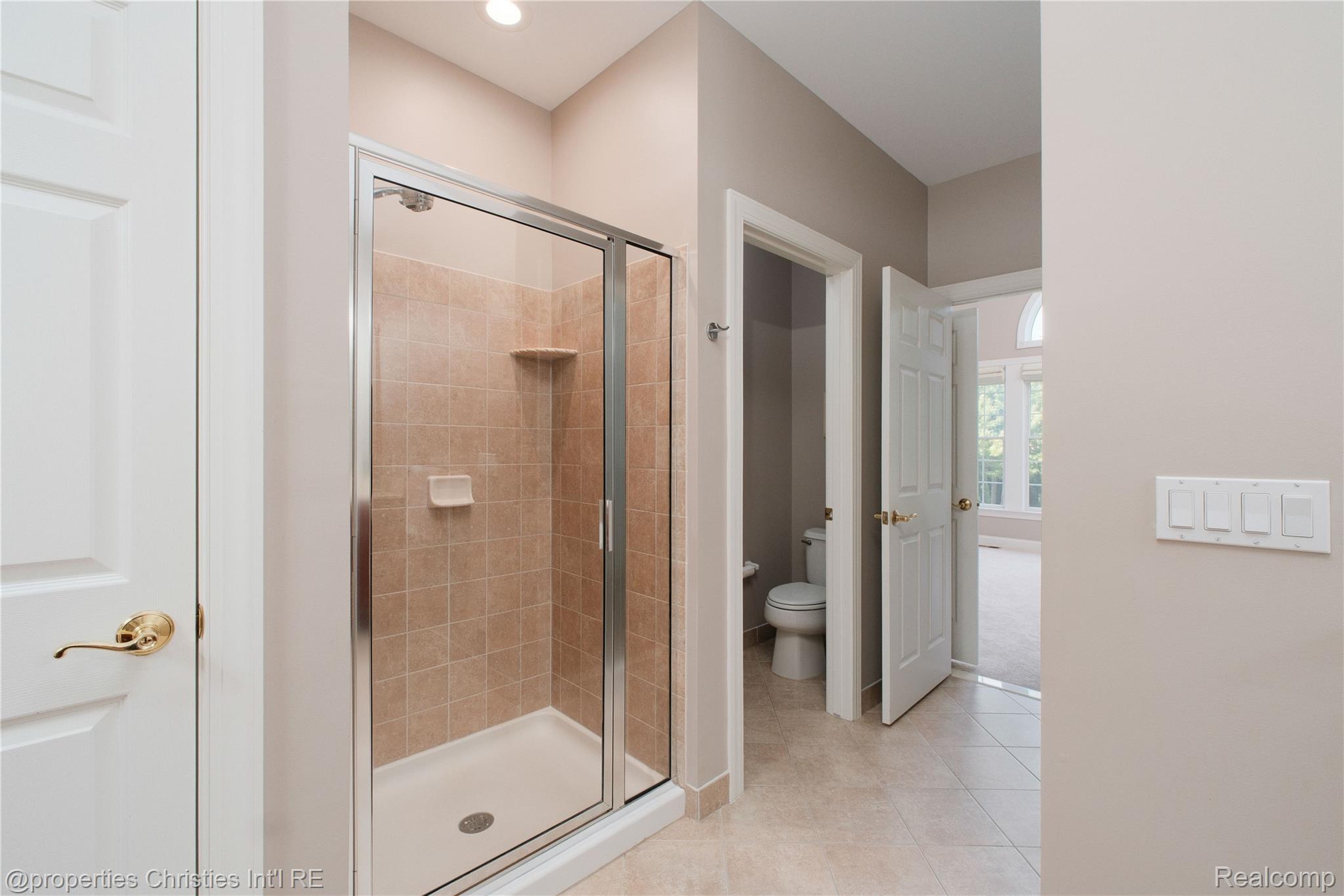 45042 Broadmoor Circle Property Photo 28