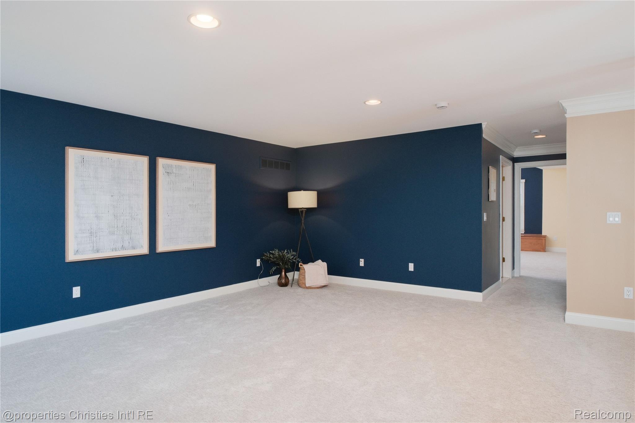 45042 Broadmoor Circle Property Photo 32