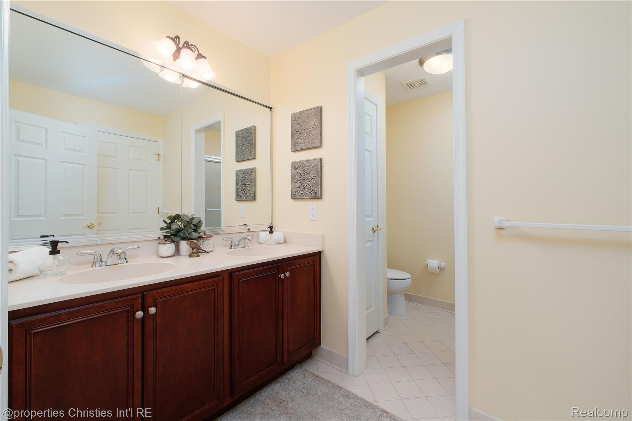 45042 Broadmoor Circle Property Photo 33