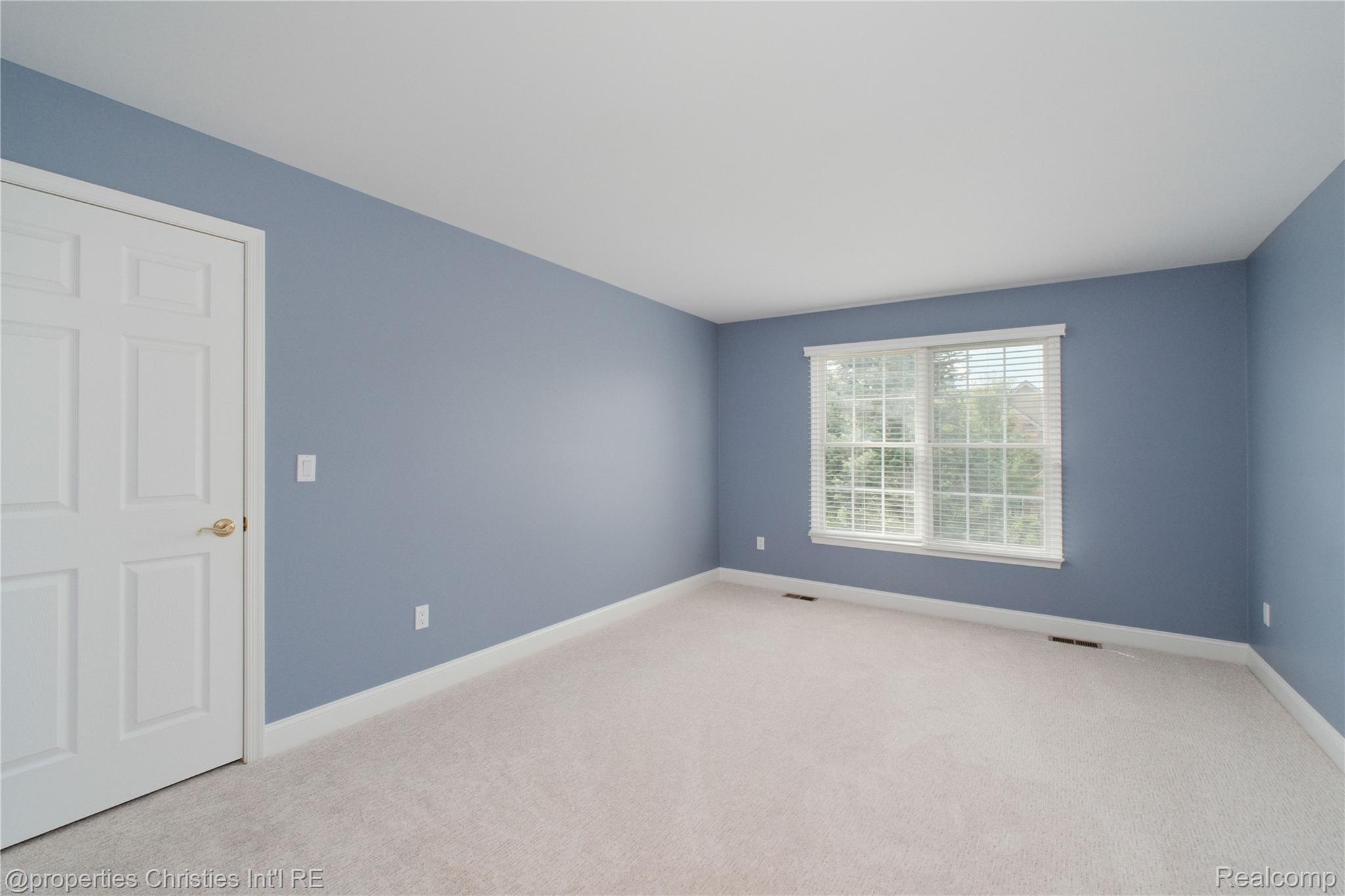 45042 Broadmoor Circle Property Photo 35
