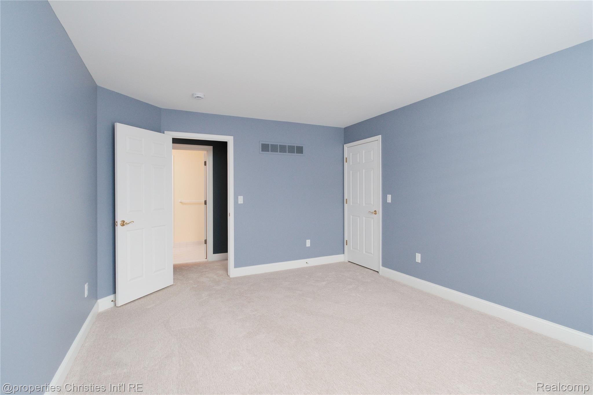 45042 Broadmoor Circle Property Photo 36