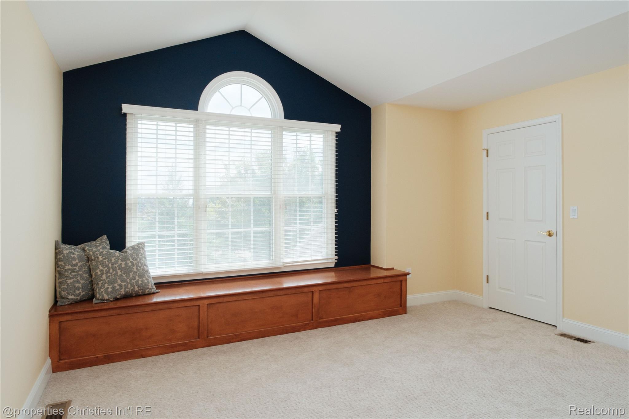 45042 Broadmoor Circle Property Photo 38