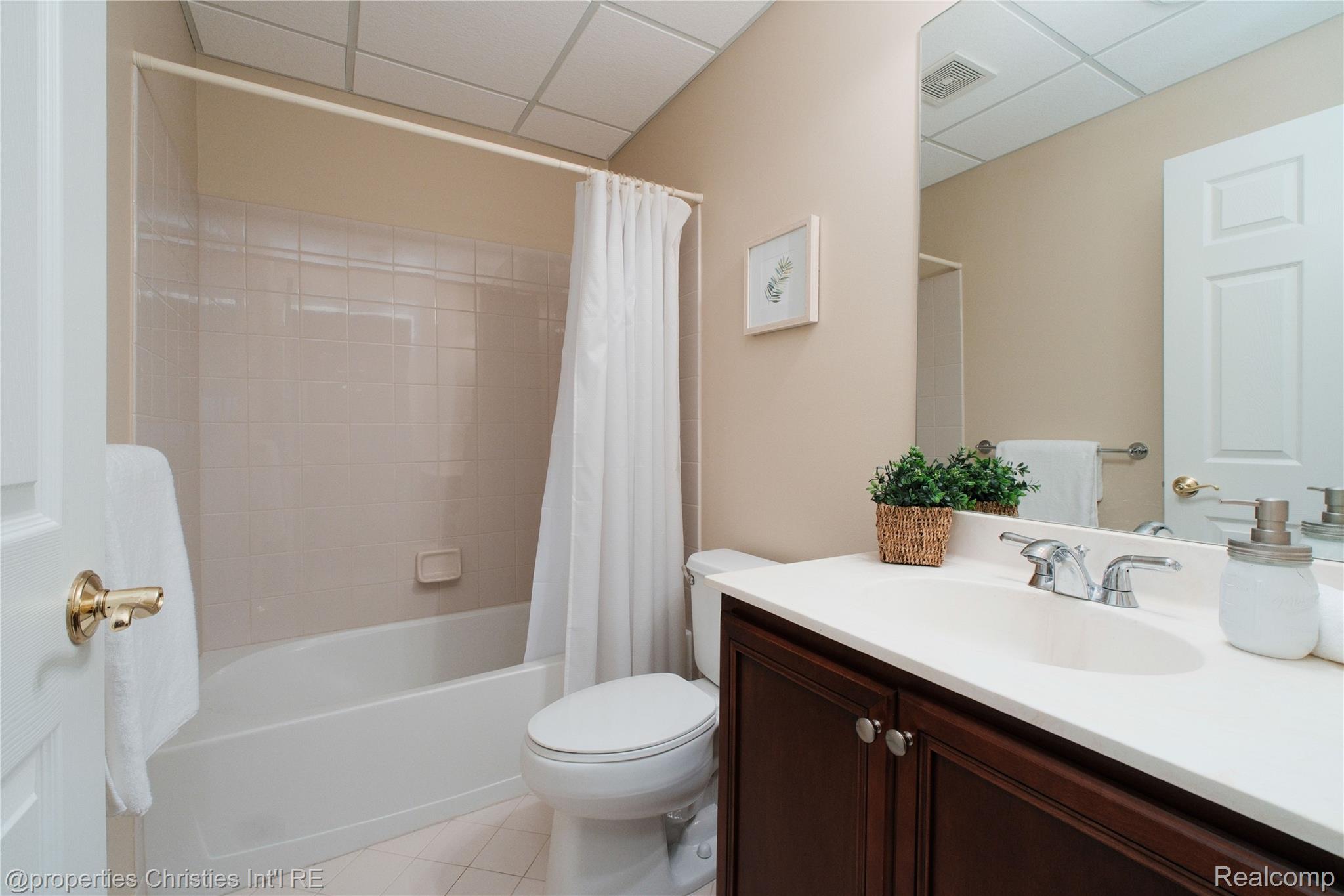 45042 Broadmoor Circle Property Photo 44