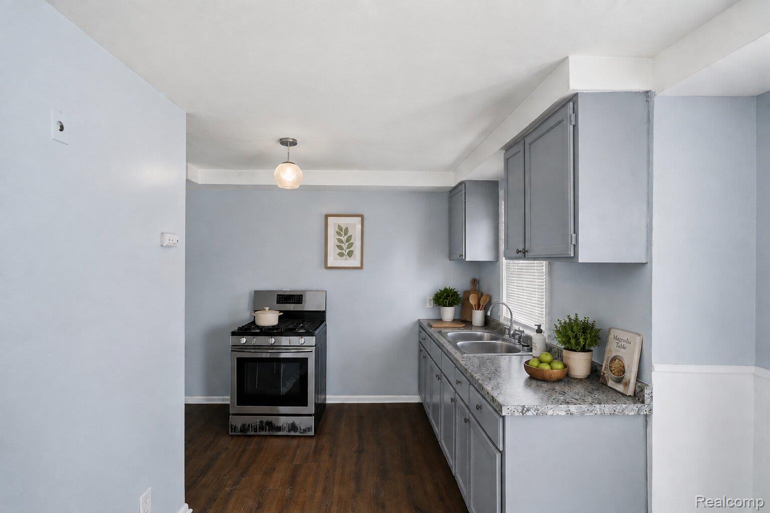 18110 Snowden Street Property Photo 5