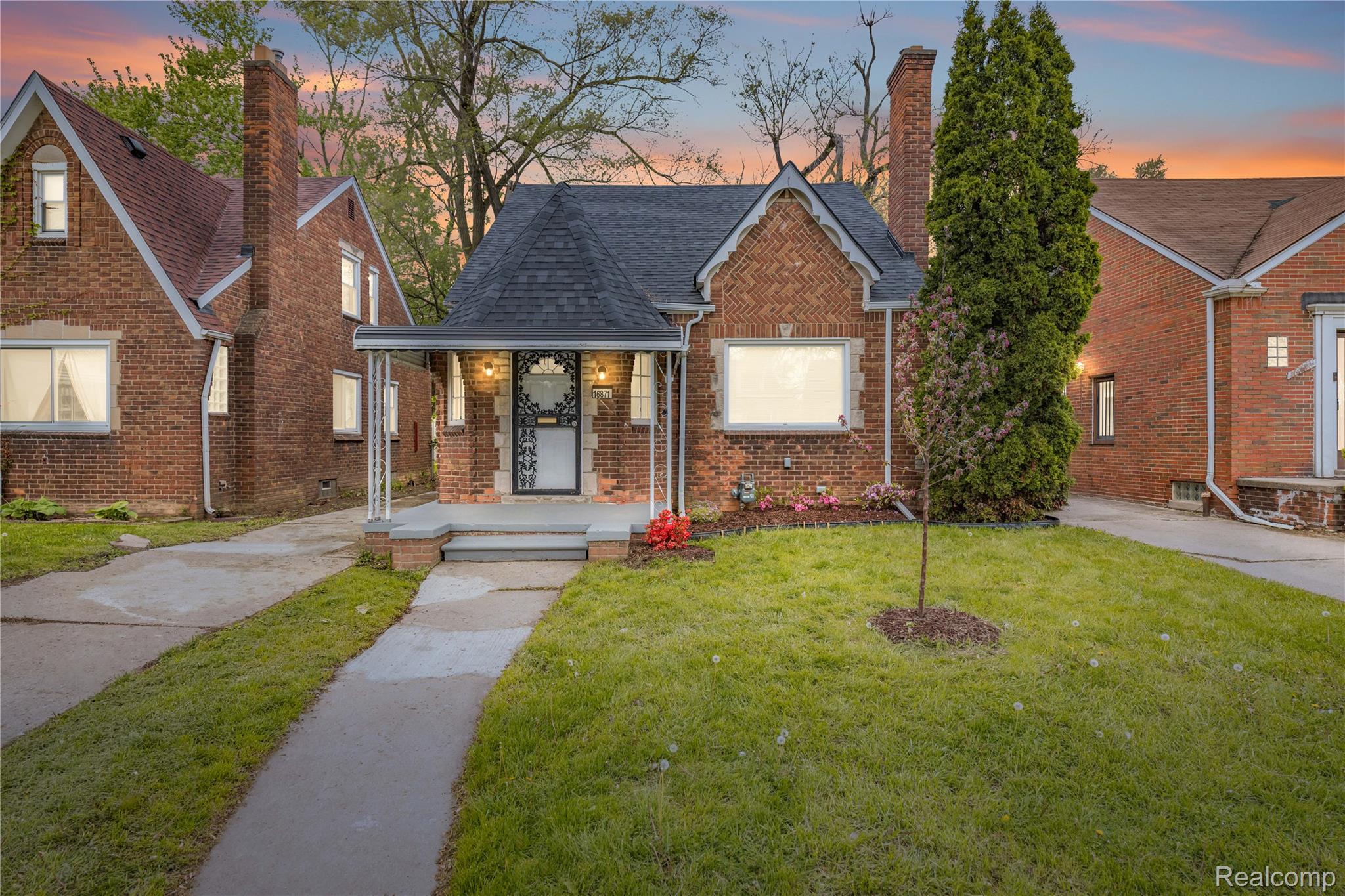 16871 Asbury Park Property Photo 1
