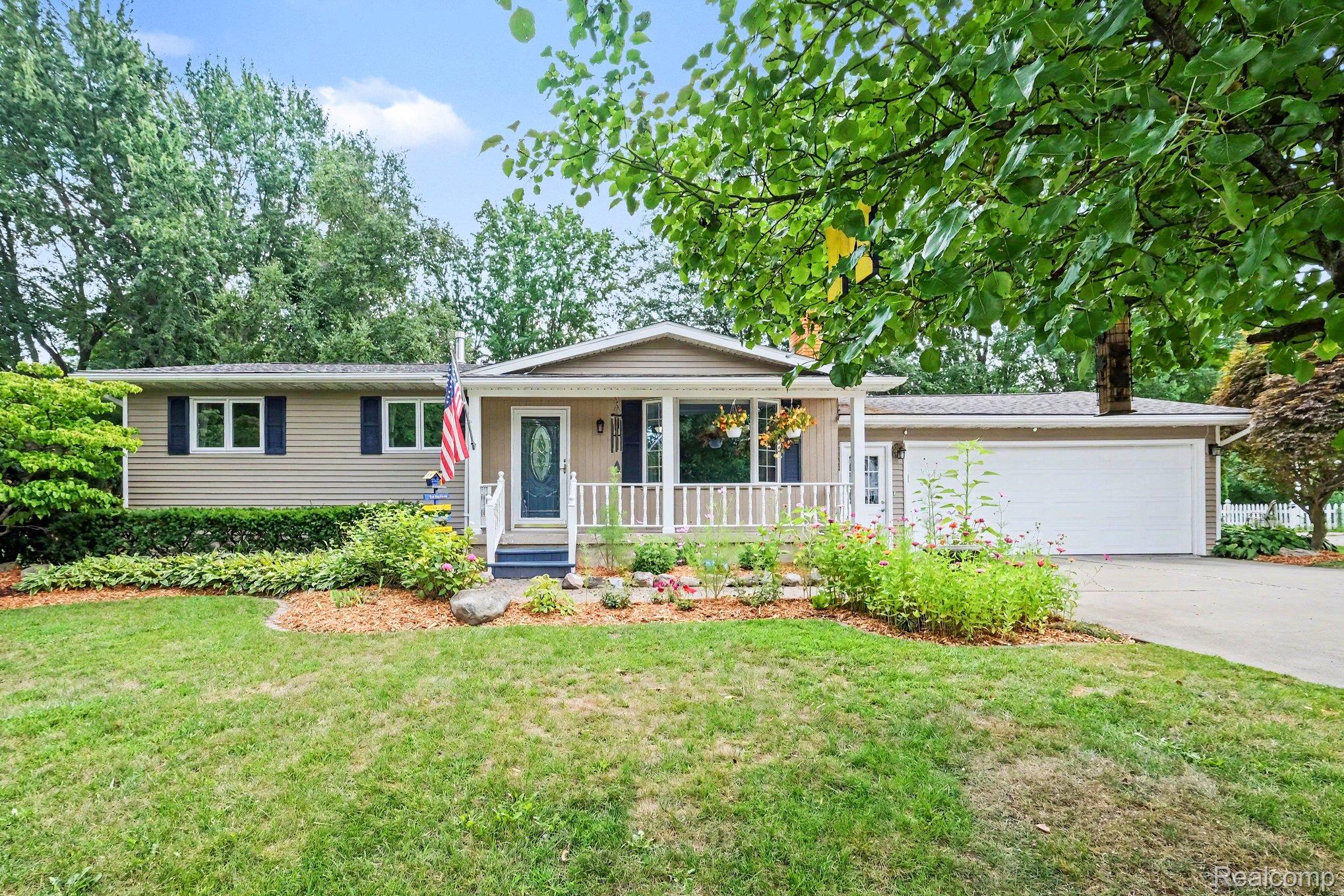 10361 Coldwater Road Property Photo 2
