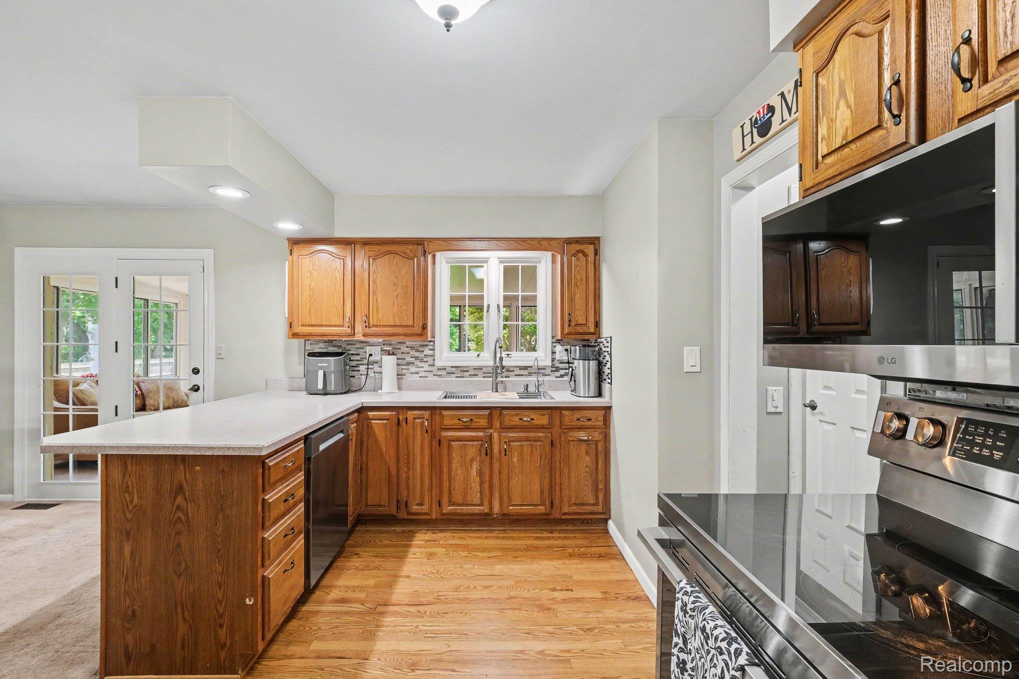 10361 Coldwater Road Property Photo 6
