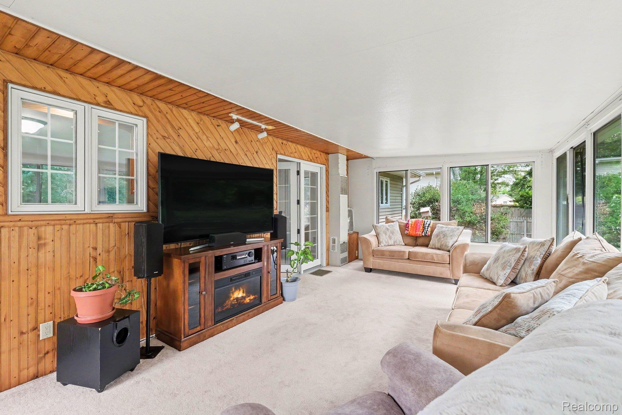 10361 Coldwater Road Property Photo 10