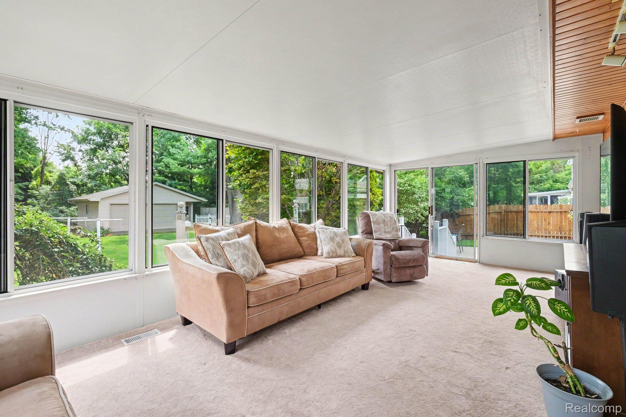 10361 Coldwater Road Property Photo 11