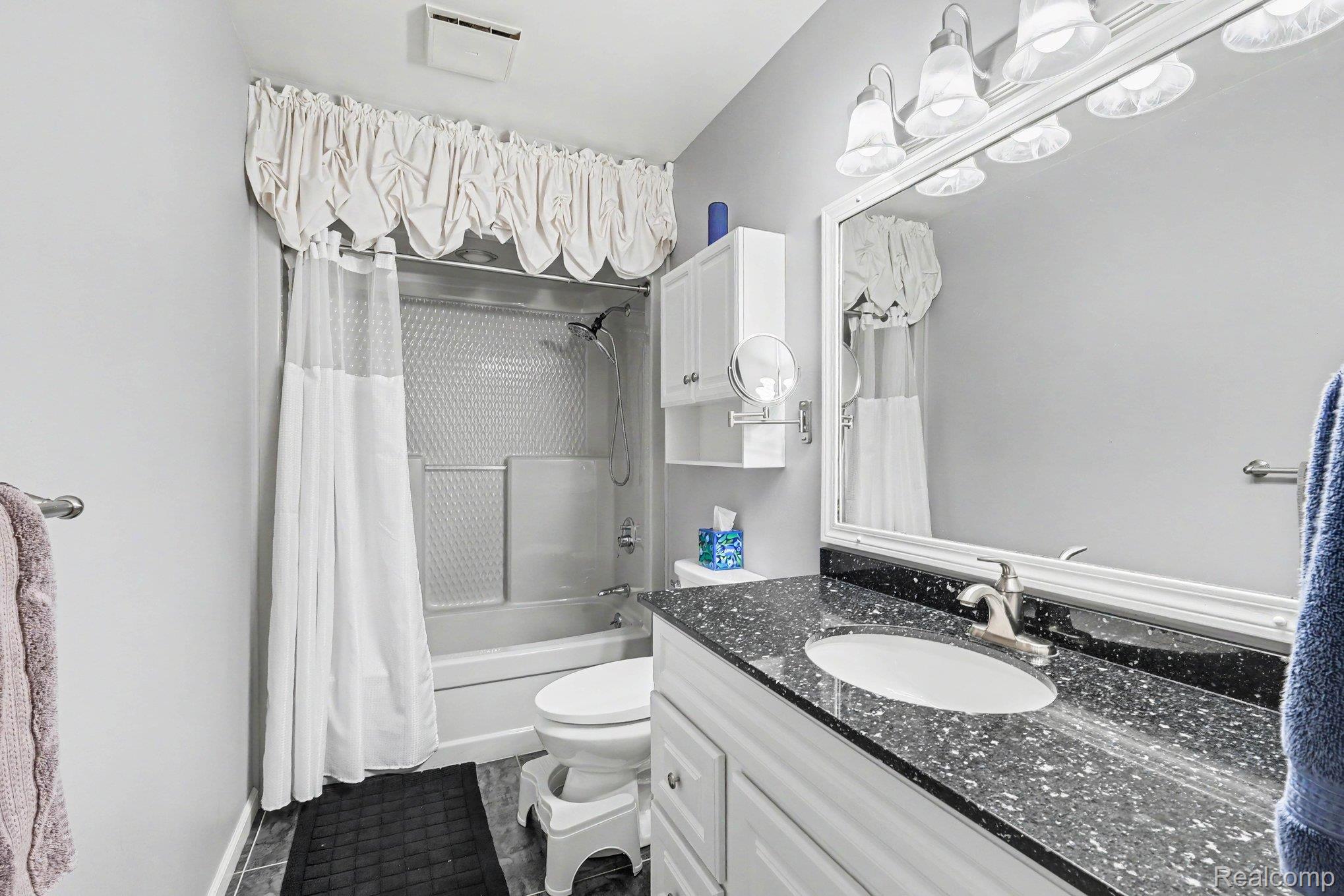 10361 Coldwater Road Property Photo 14