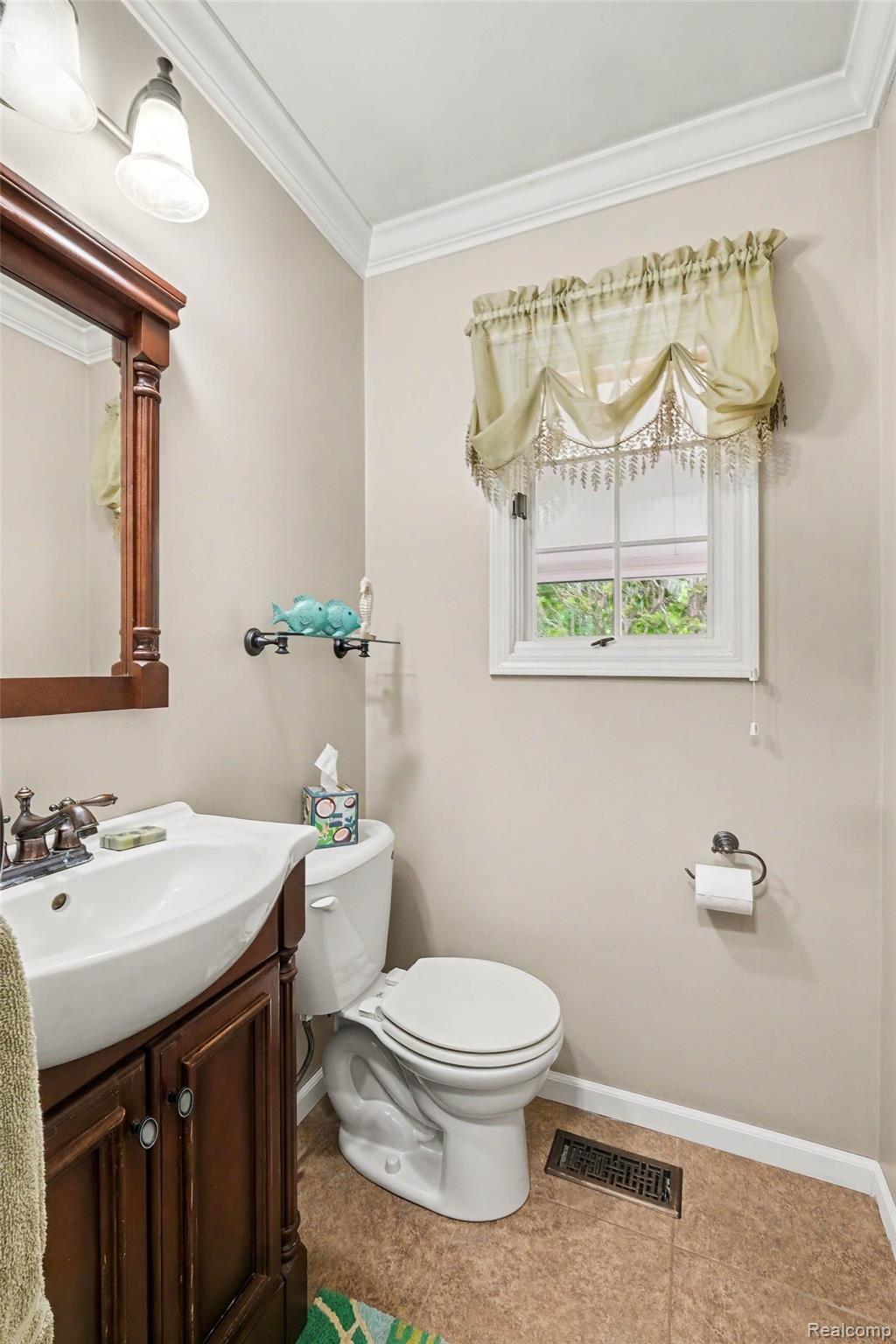 10361 Coldwater Road Property Photo 17