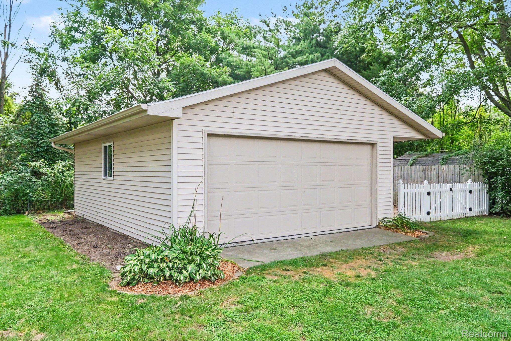 10361 Coldwater Road Property Photo 25