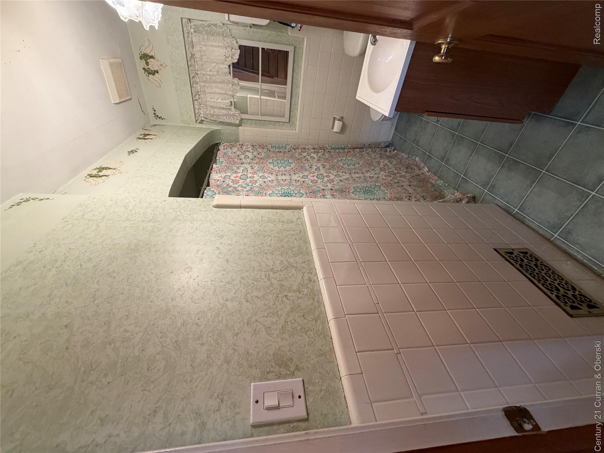 14843 White Avenue Property Photo 18