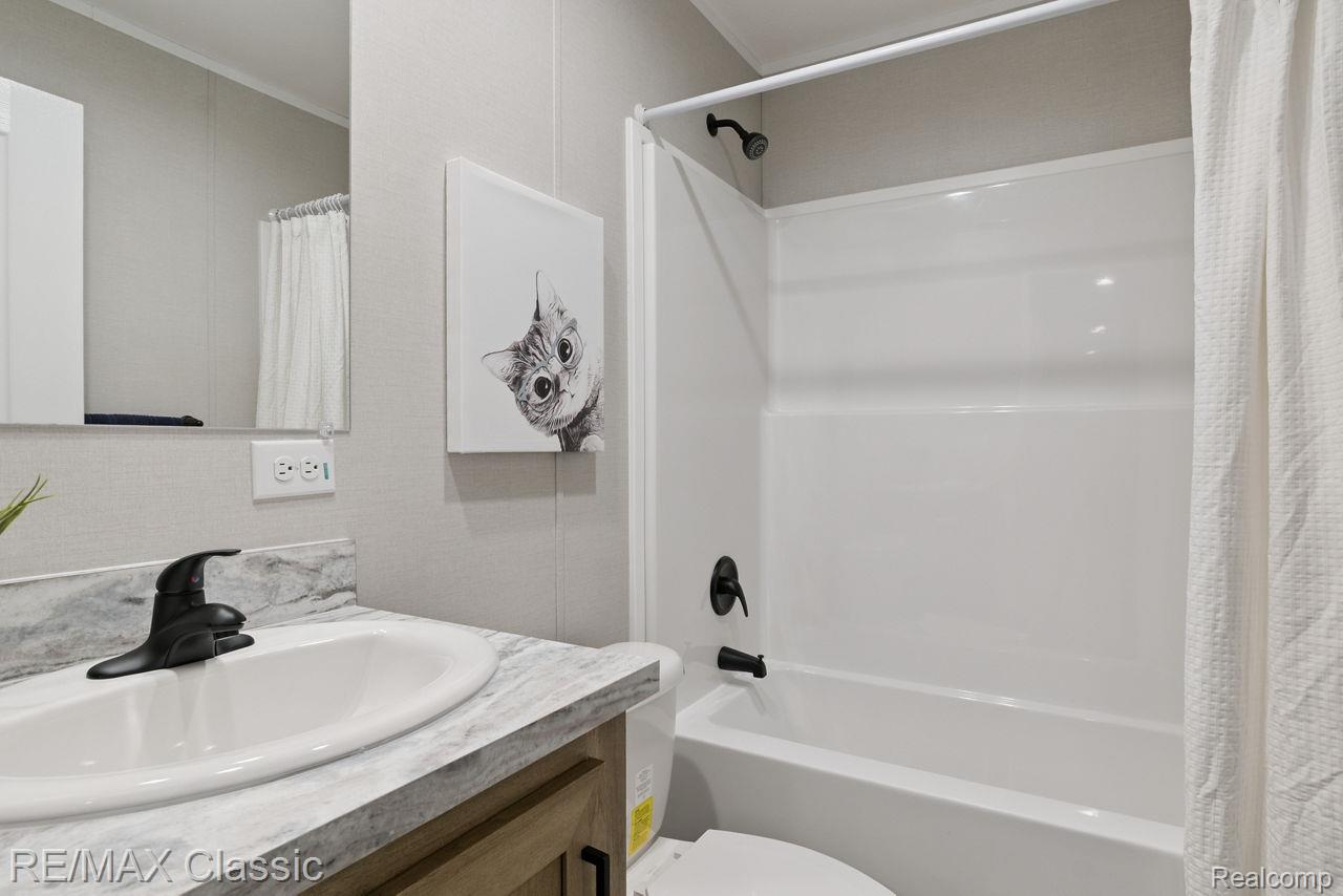 7105 W Vienna Road Property Photo 10
