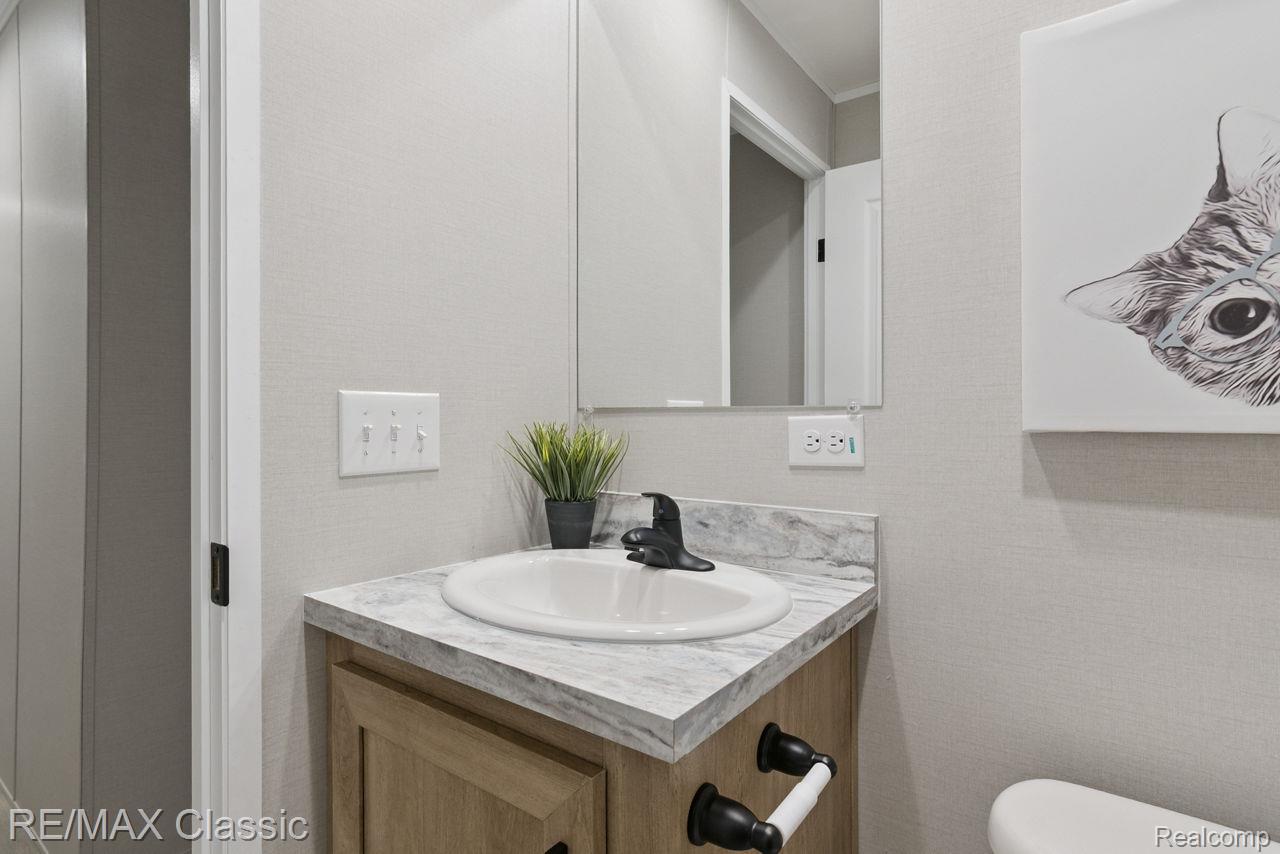 7105 W Vienna Road Property Photo 11