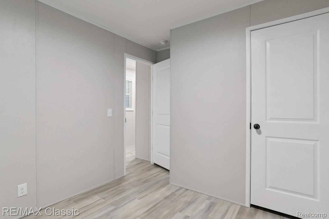 7105 W Vienna Road Property Photo 12