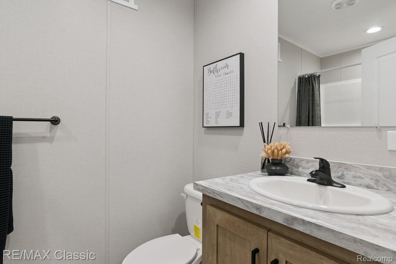 7105 W Vienna Road Property Photo 15