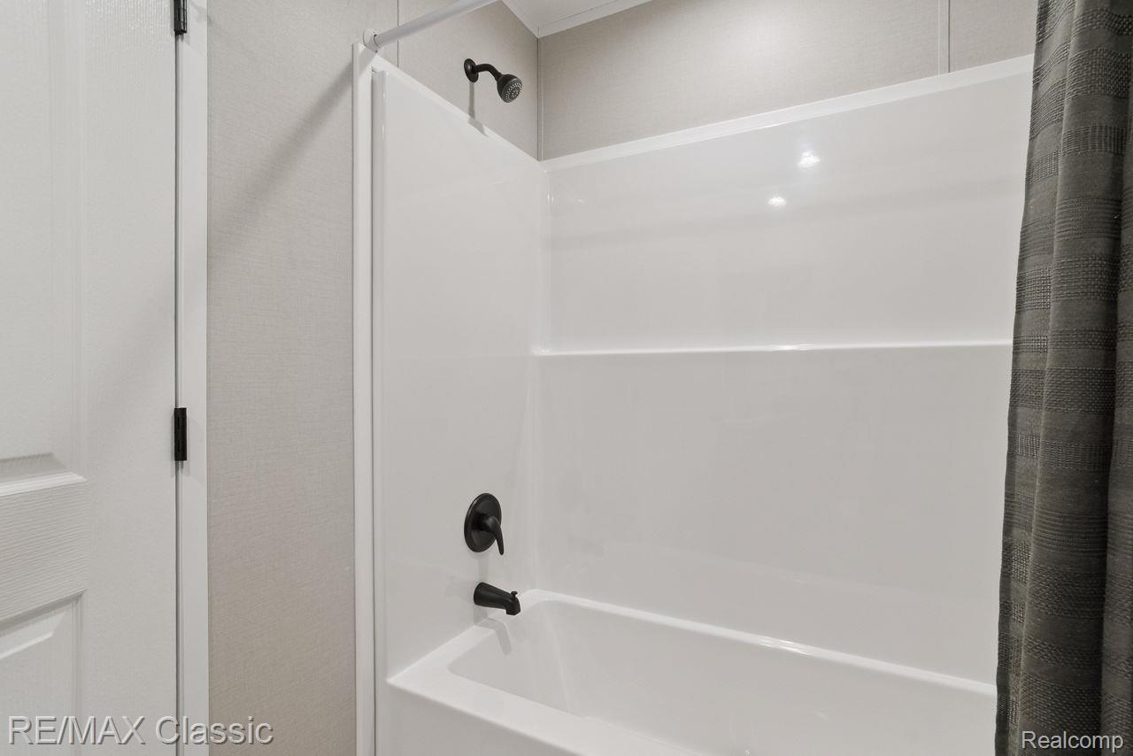 7105 W Vienna Road Property Photo 16