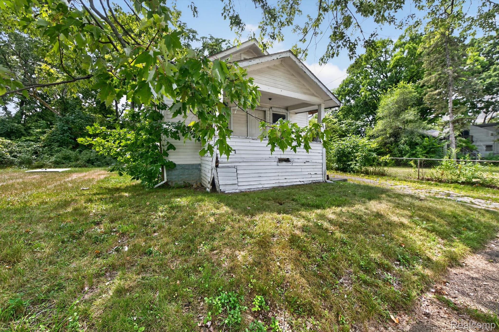 126 E Gracelawn Avenue Property Photo 2