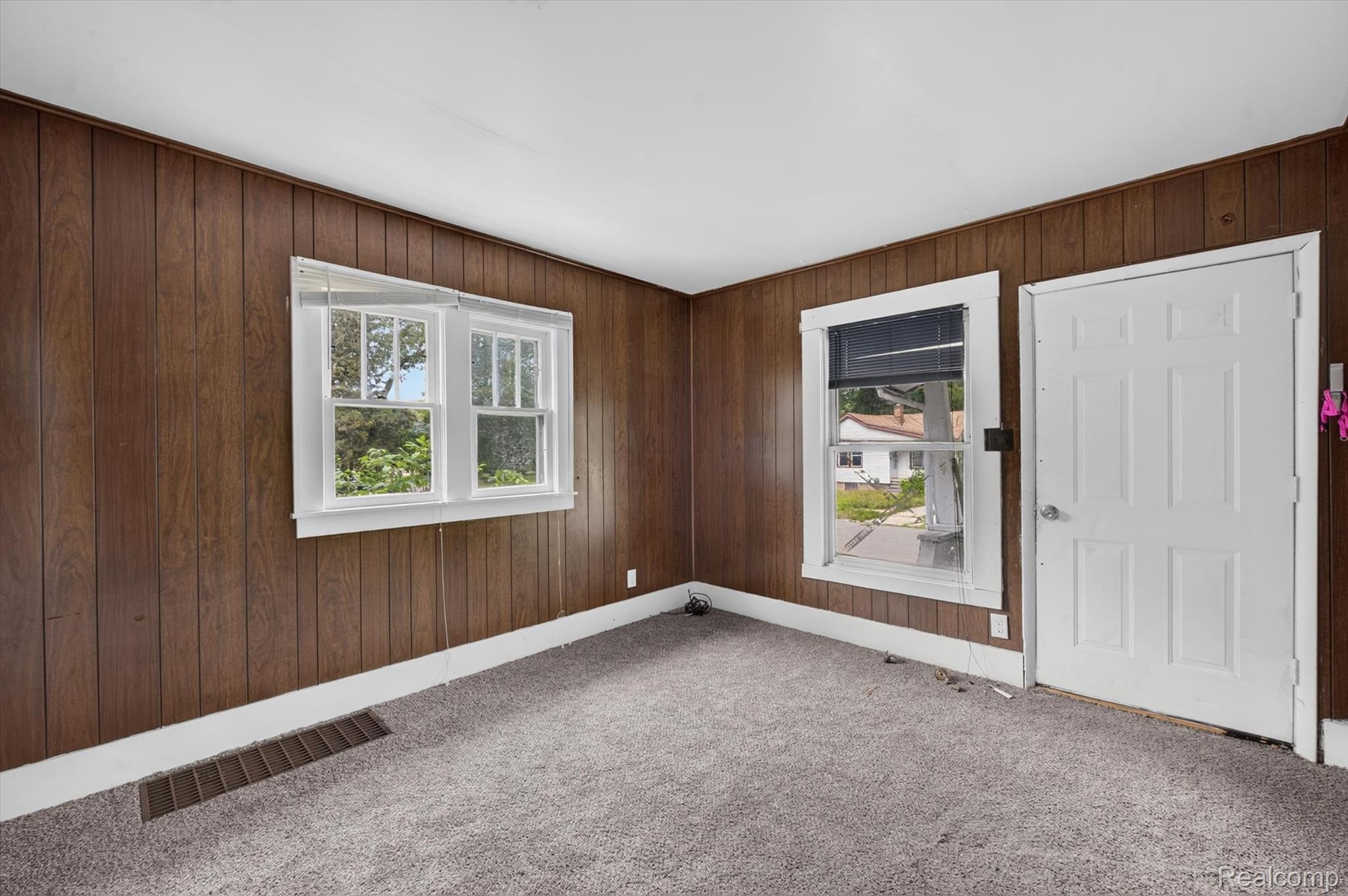 126 E Gracelawn Avenue Property Photo 4