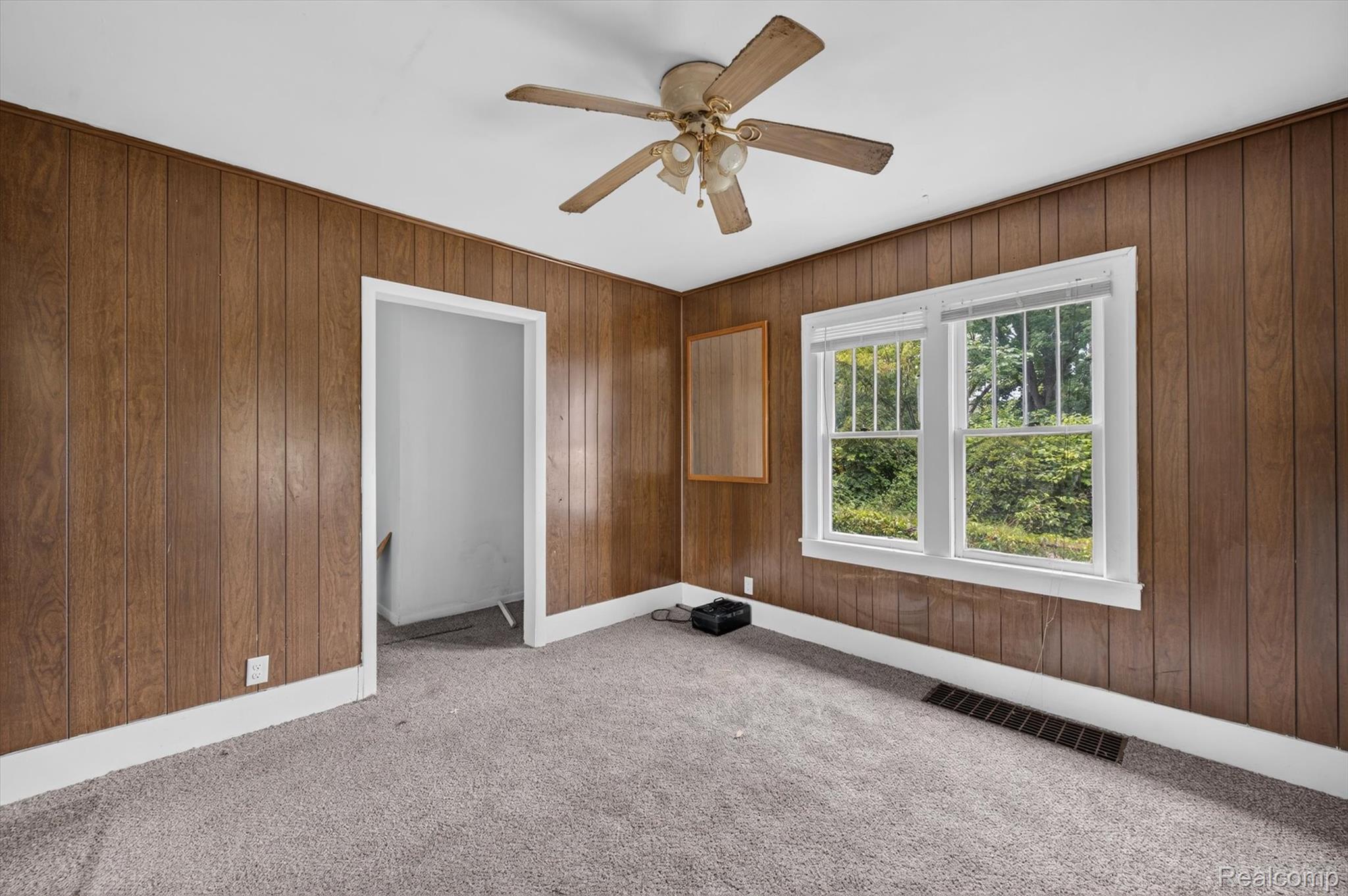 126 E Gracelawn Avenue Property Photo 6